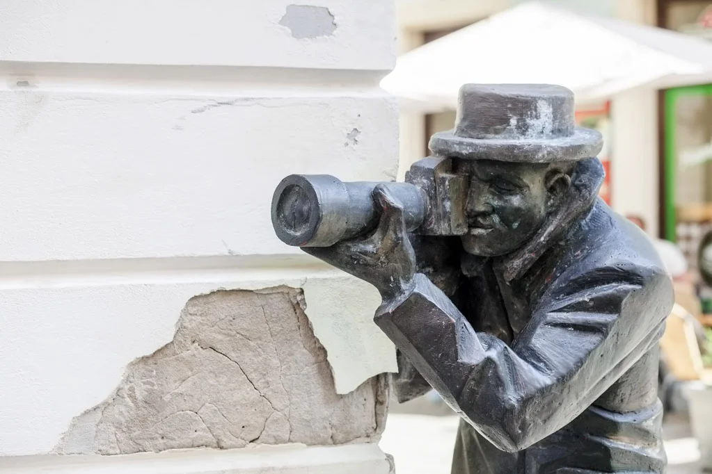 AndreVicenteGoncalves-Statue_of_a_Paparazzi-Bratislava-Slovakia-Europe-20100729-0004.jpg