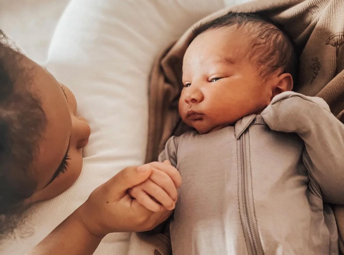 12 Sibling Newborn Photoshoot Ideas with Tips for Great Pictures — The