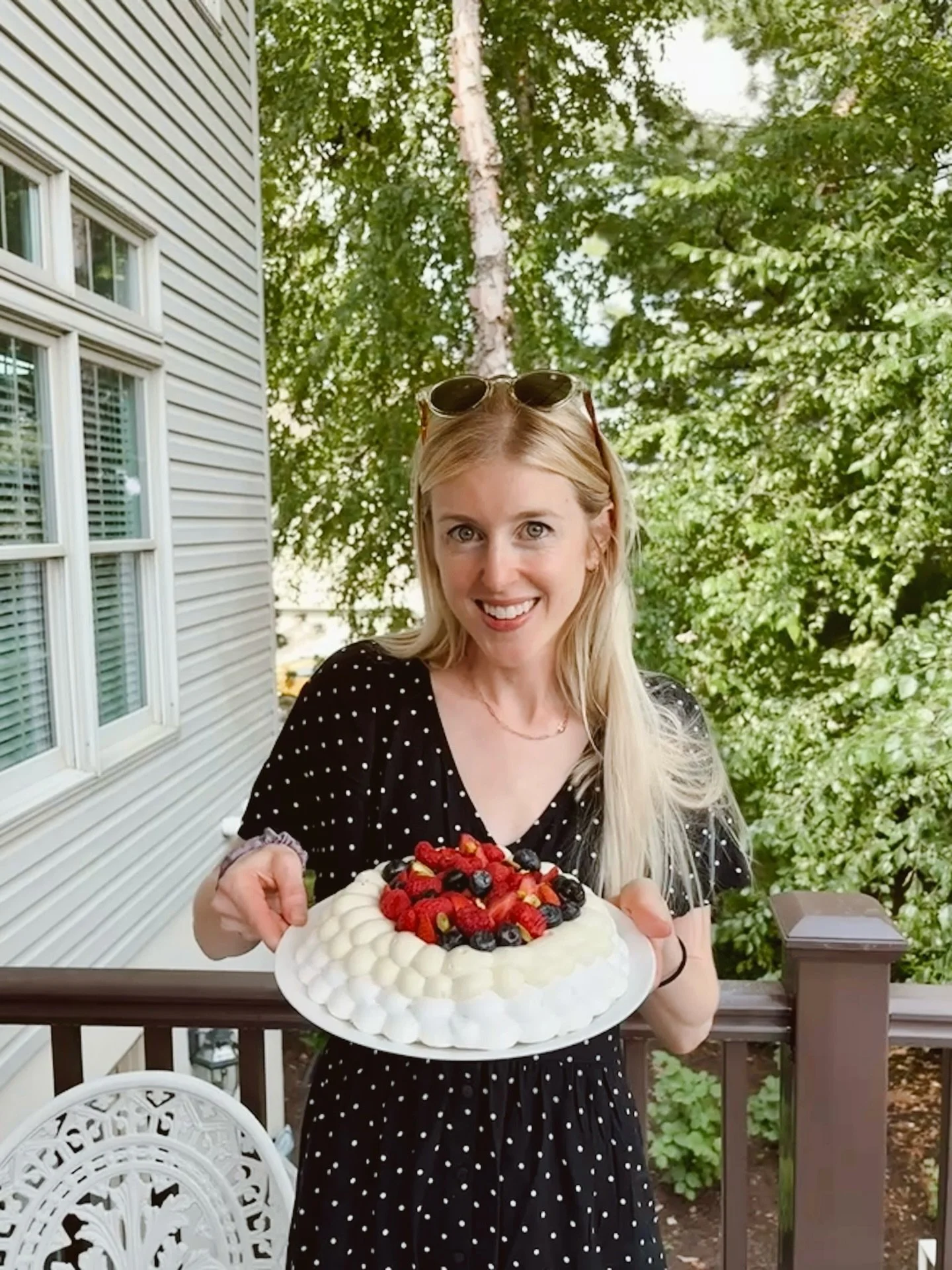 Summer cake lady