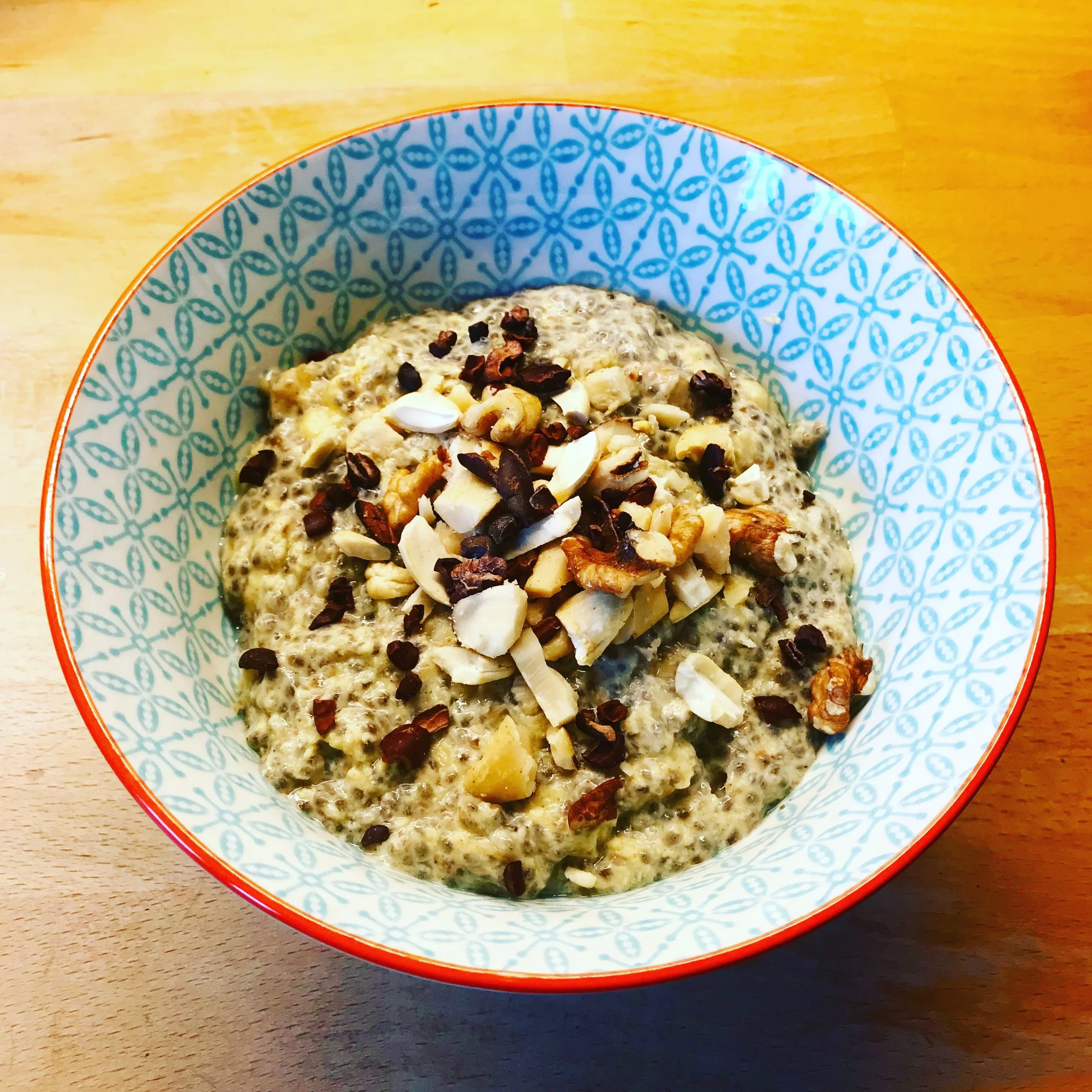 Banana, cashew and chia porridge