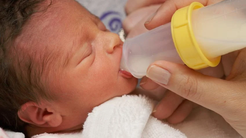 AM_b_bre_BreastfeedingPrematureBaby_WP.jpg