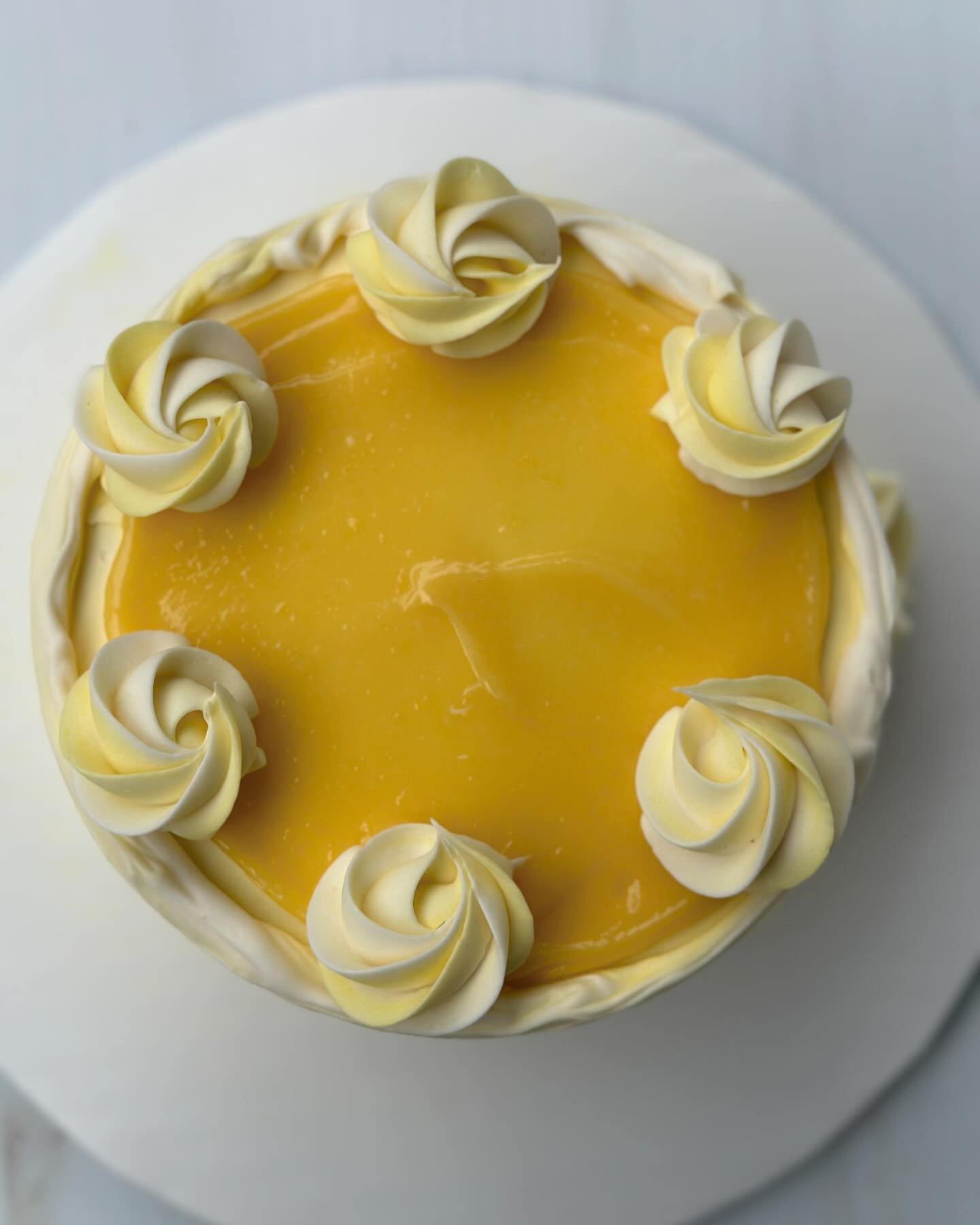 Hello Sunshine!!! 
.
.
Another short stack!!! I am seeing a trend.  Ha! She was lemon cake with lemon curd and frosted with Mama&rsquo;s Buttercream. 
.
.
.
Perfect sharing size for a few people (especially if they like lemon with their lemon!) 
.
.
