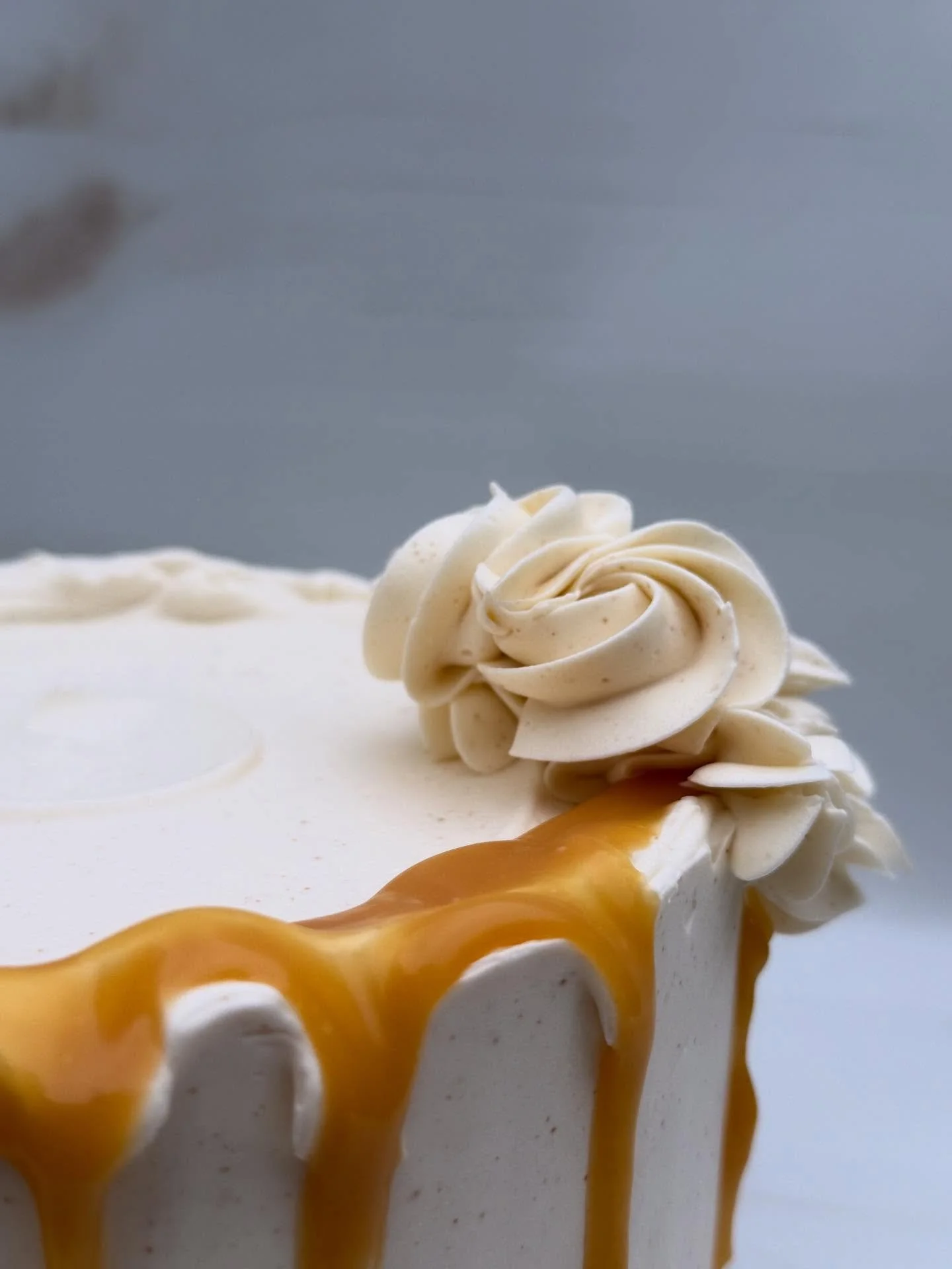 Extra extra! Apple Spice! 6&rdquo; cake feeds 10. 
.
.
.
She&rsquo;s layers of apple spice cake with apple compote &amp; salted caramel filling. Frosted with browned butter Italian meringue buttercream. 
.
.
Send me a message to claim! FYI, I also ha