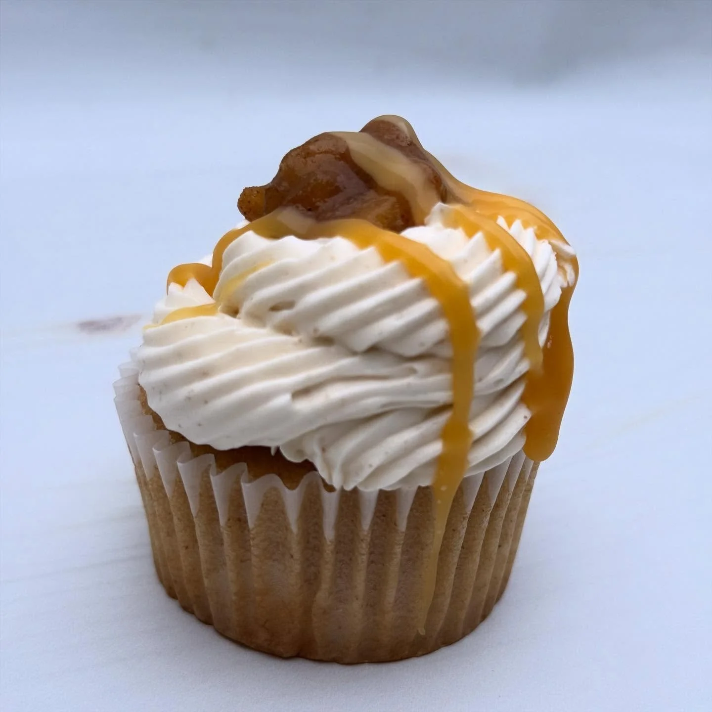 Packed with so much flavor in one tiny package! Truly, it&rsquo;s my favorite!!!! Reduced honeycrisp apple cider in the batter, apple compote,  salted caramel, browned butter buttercream&hellip;. And all the spices in all the right places.  Yeahhhh b