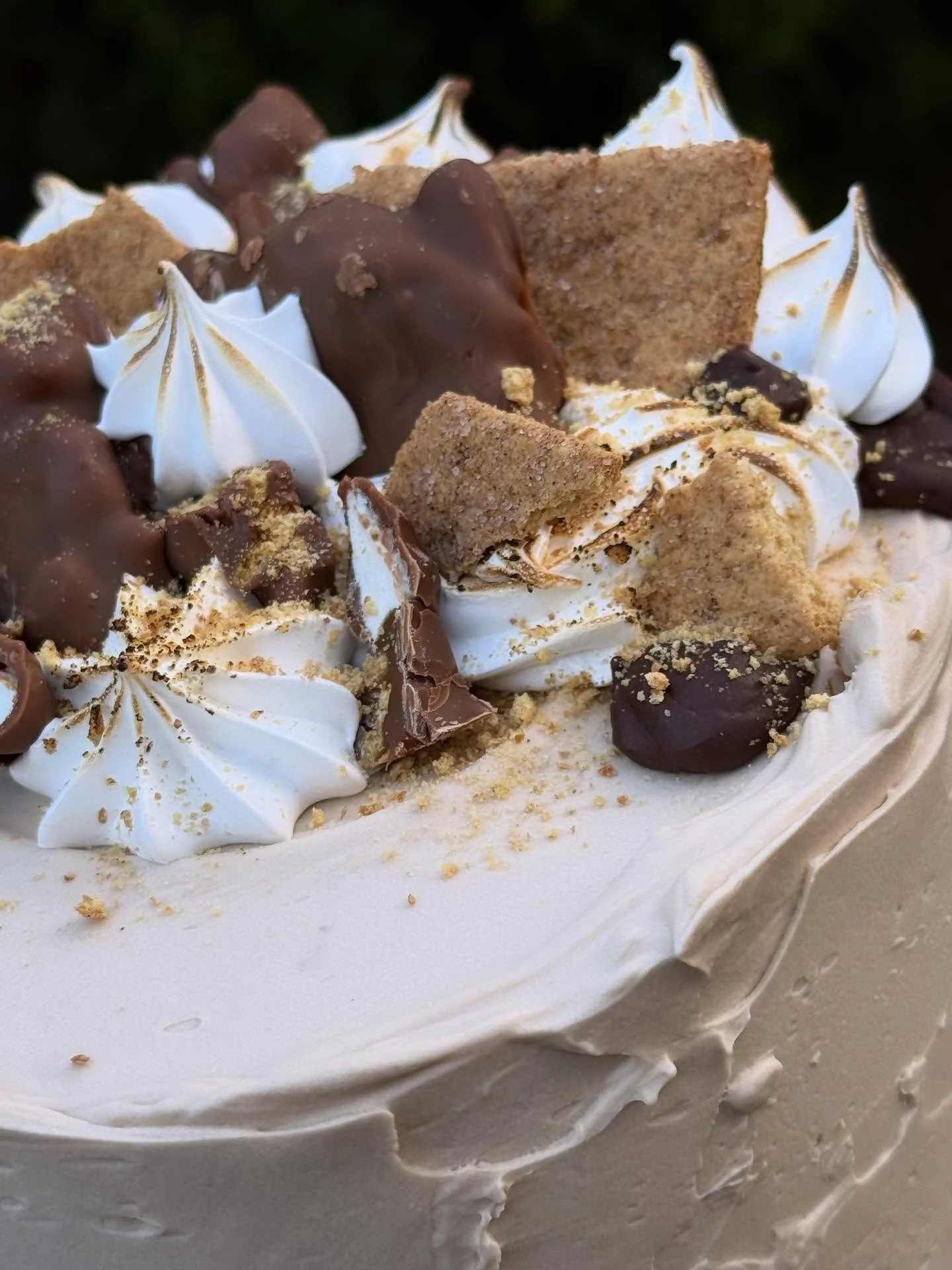 I&rsquo;ve been wanting to make this cake for months!!!!!! Then, I spotted a bag at @costco  of their caramel s&rsquo;mores clusters and I knew I this was the excuse I needed. 
.
.
This is chocolate cake layered with semi sweet ganache &amp; toasted 