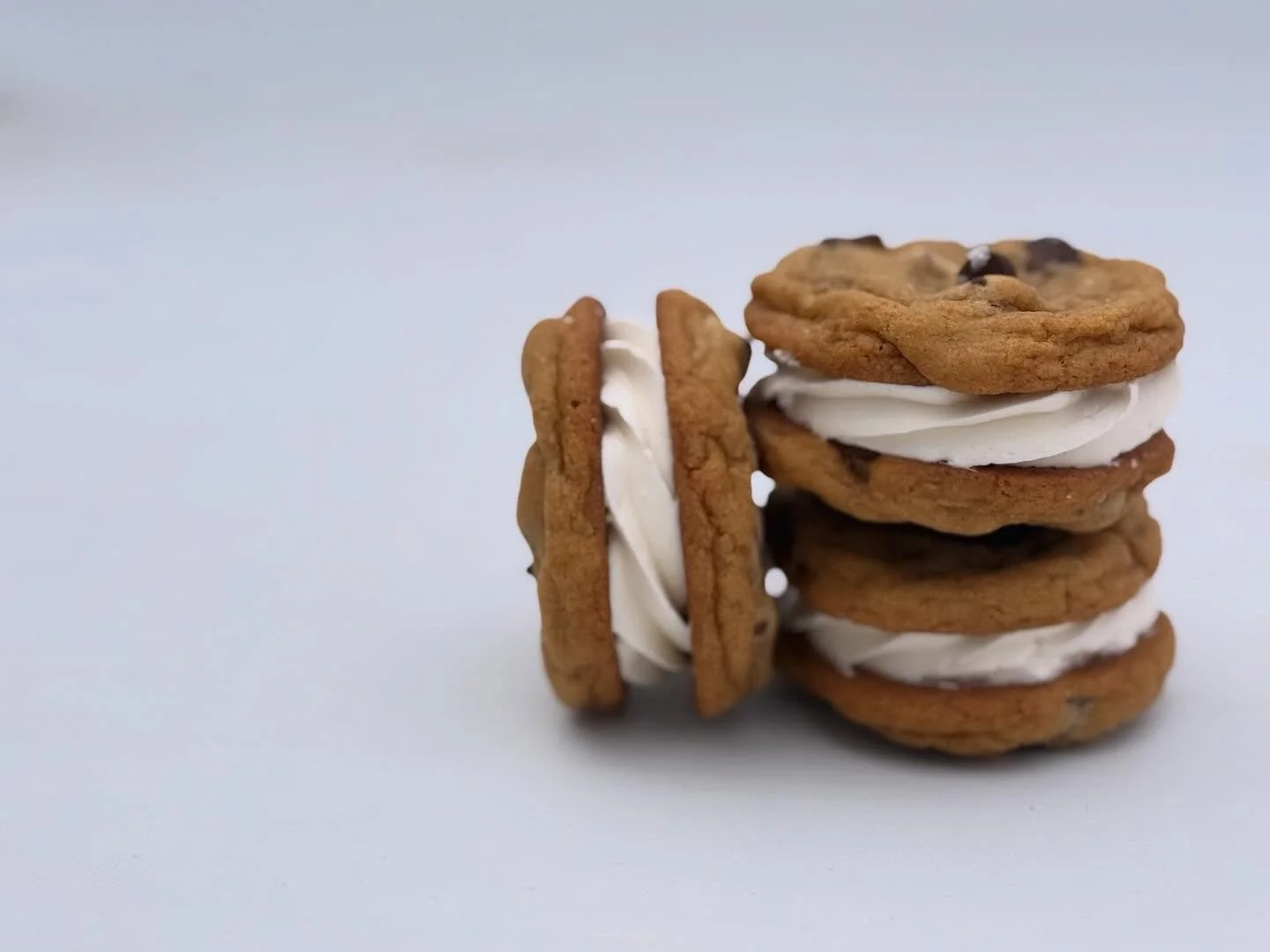 What&rsquo;s better than one cookie, perhaps two? And then what&rsquo;s better when you have two cookies&hellip; a cookie sandwich perhaps? 
.
Browned butter cookies are a staple in my house and my kiddos come running when they smell that browned but