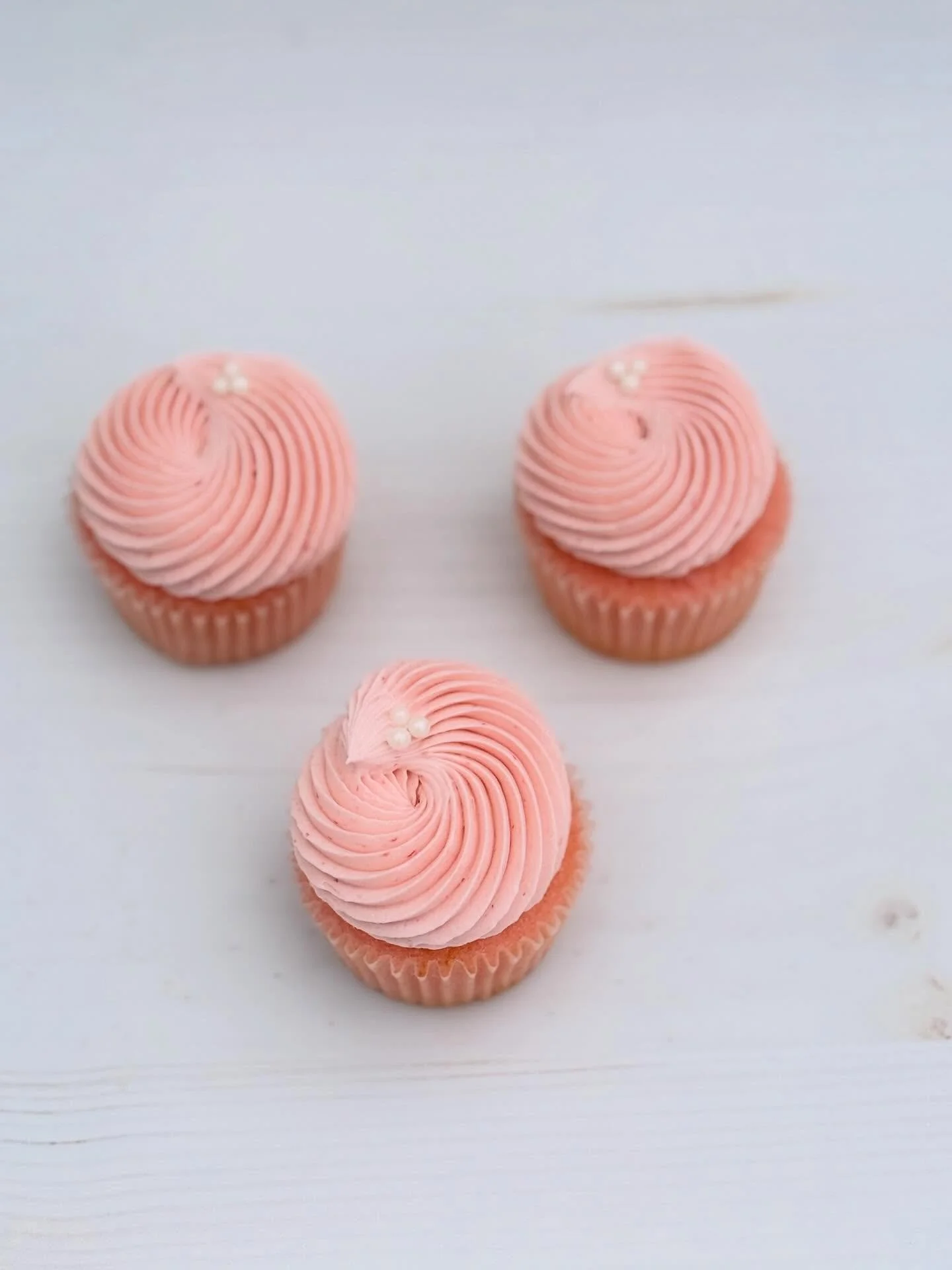 Strawberry buttercream with pink champagne cupcakes. 
.
Yummy and beautiful.  And oh so delicious. 
.
.
Happy Monday!! 
.
.
#mamasartisansweets #pinkchampagnecake #pdxbakery #pdxeats #beavertonoregon 
.
.