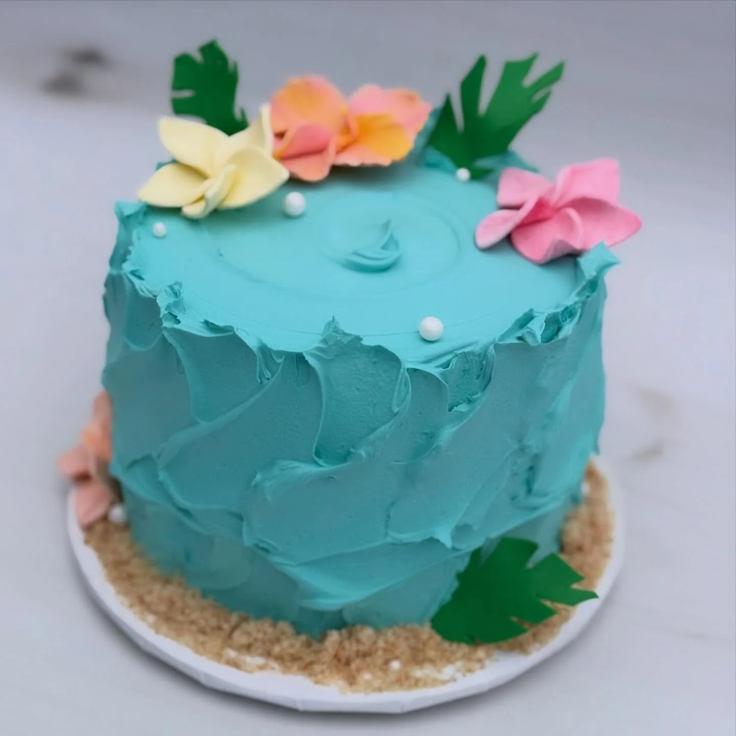 Dreaming of Hawaii. 
.
.
Wanna get away? Me too. 
.
. 
#mamasartisansweets #hawaiicake #moanacake #pdxcakes
