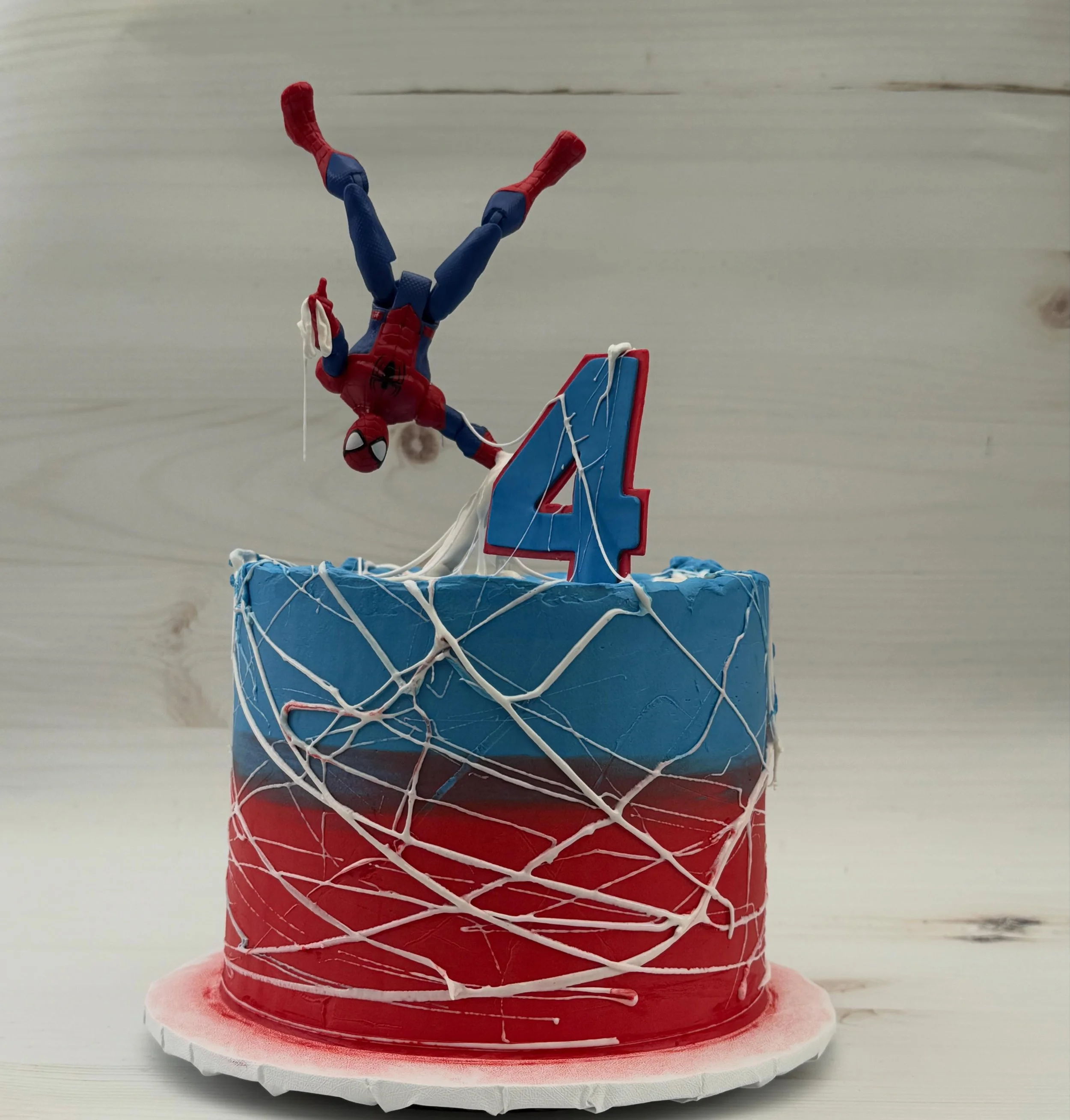 We all know how much I love R2D2 but spider man was my first love&hellip; not gonna lie.  He&rsquo;s funny. Goofy.  Messing up left and right but always trying. 
.
.
.
#mamasartisansweets #pdxcakes #portlandbakery #beavertoncakes #spidermancake
