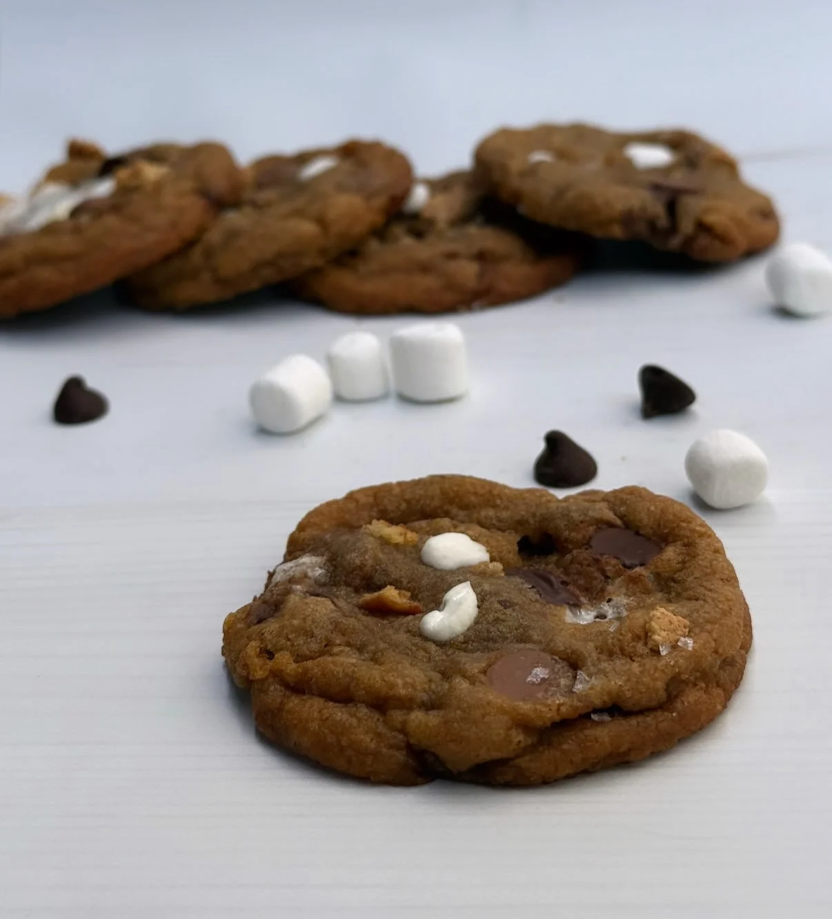 So excited for s&rsquo;mores cookies! Treat boxes are available to order for pick up next week!! 
.
Macarons, cookies &amp; cupcakes, oh my! 
.
.
https://forms.gle/eR2oGNYhDjGwGBEy6
.
.
#mamasartisansweets #smorescookies #beavertonfoodies