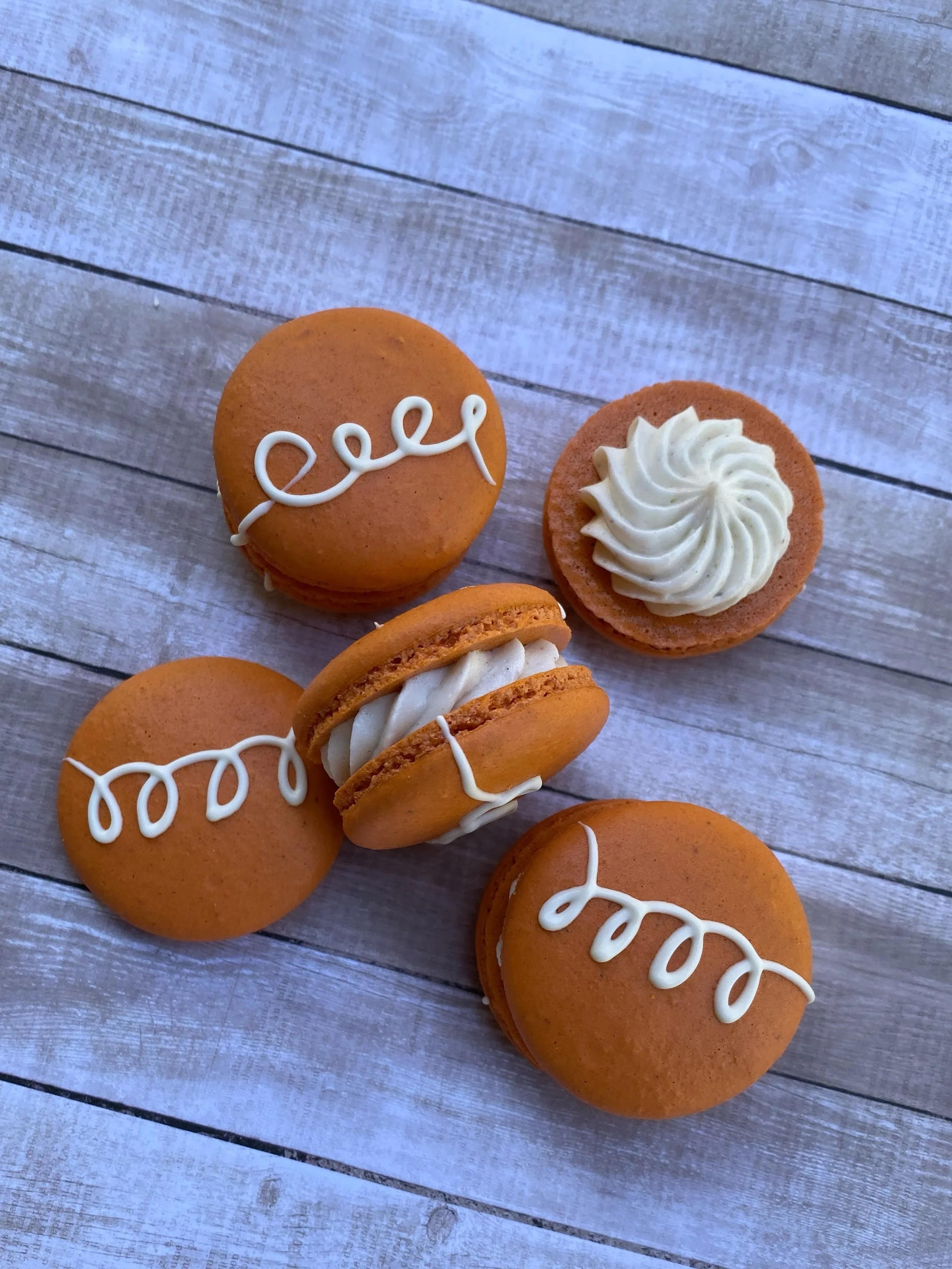 Pumpkin Spice!! 
.
.
Pictures still coming of the salted caramel apple pie macarons but those are also available for pick up this weekend! 
.
.
Happy fall everyone&hellip; remember to vote!!! It starts soon for Oregonians! 
.
.
#mamasartisansweets #p