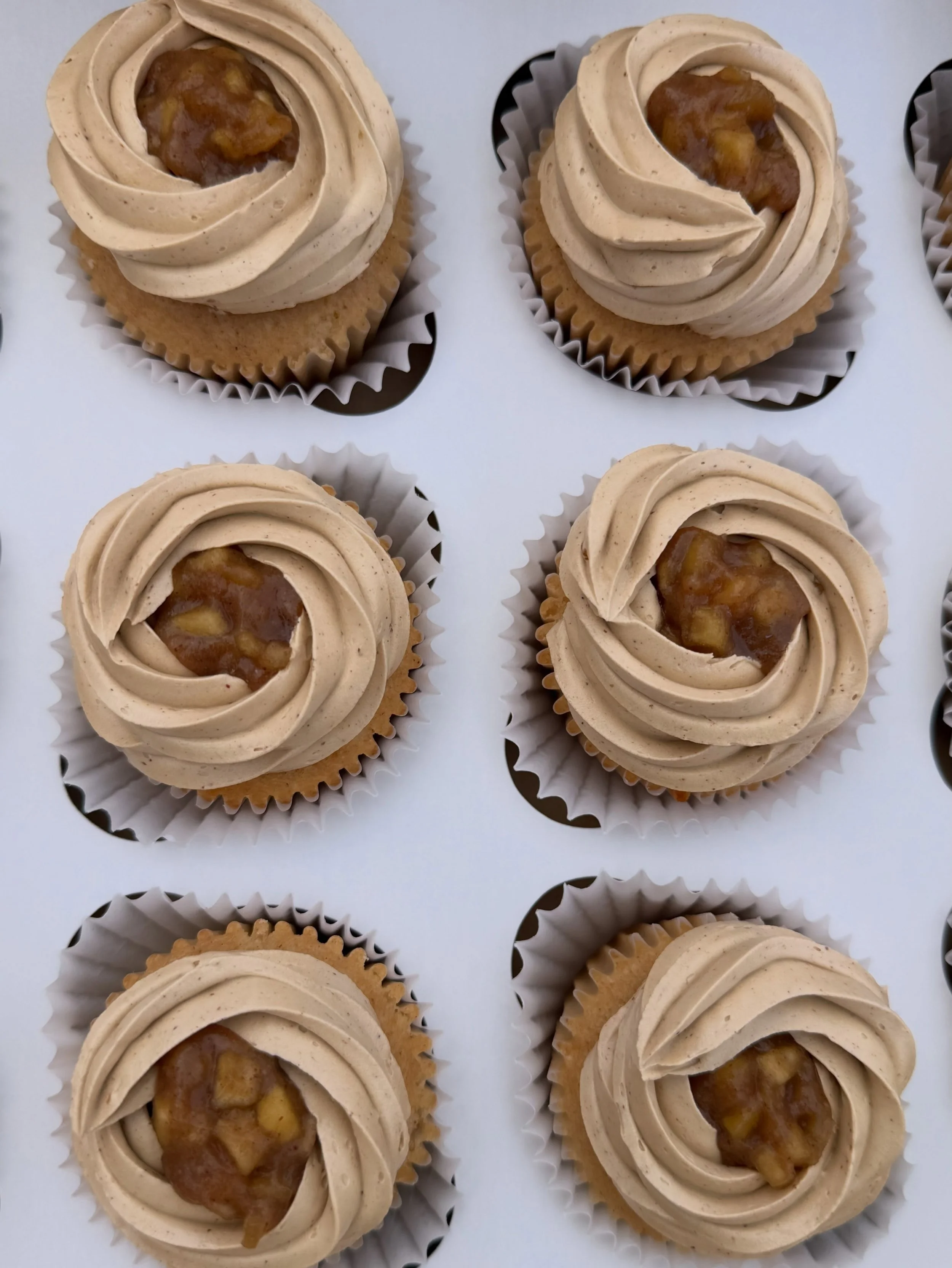 Apple pie cupcakes, apple spice cupcakes, any way you put it, GET IN MY BELLY! 
.
.
These lovelies were Apple spice cupcakes with brown sugar Swiss meringue buttercream and scratch apple pie filling.  Omgeeeeee. 
.
.
I could honestly eat the whole bo