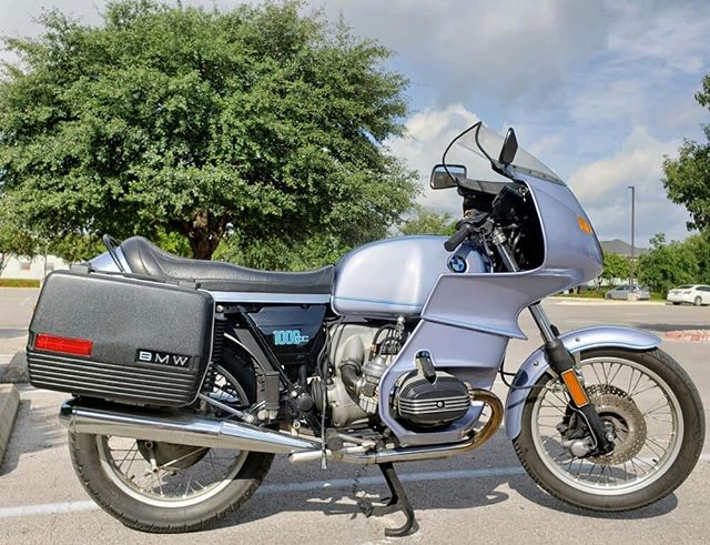 Beautiful R100RS available. First year of production, very lightly modified; top triple, handlebars and risers (off of r90s) - period correct modifications to make the bars fit in the fairing. 
#beemer #r100rs #classicmotorcycle #airhead #touringbike