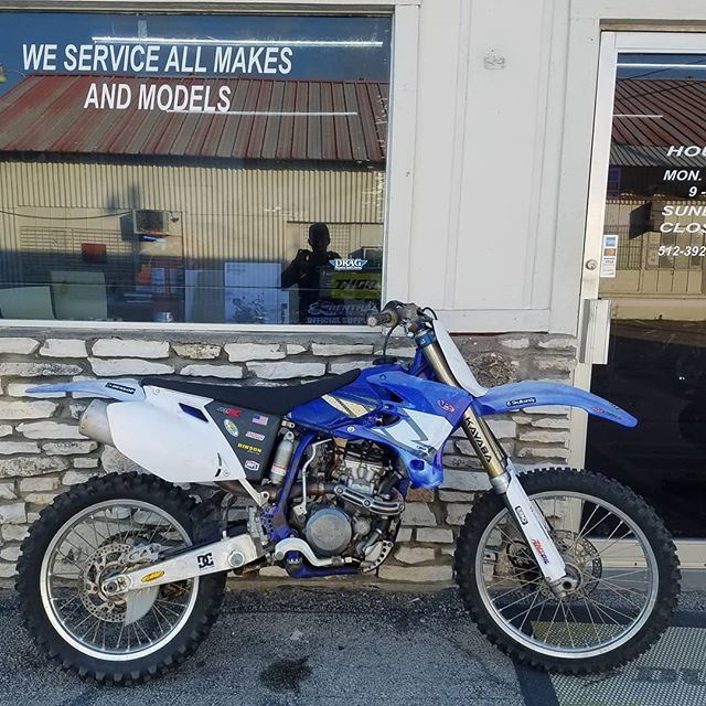 Problem, premonition, project, potential perfection.
I'm excited. Yes, it's a sun faded old steel frame beater. It is gonna rock.
#yamaha #yz250 #y250f #motocross #trailride #fourstroke #thumper #steelframe #kayaba #appliedracing