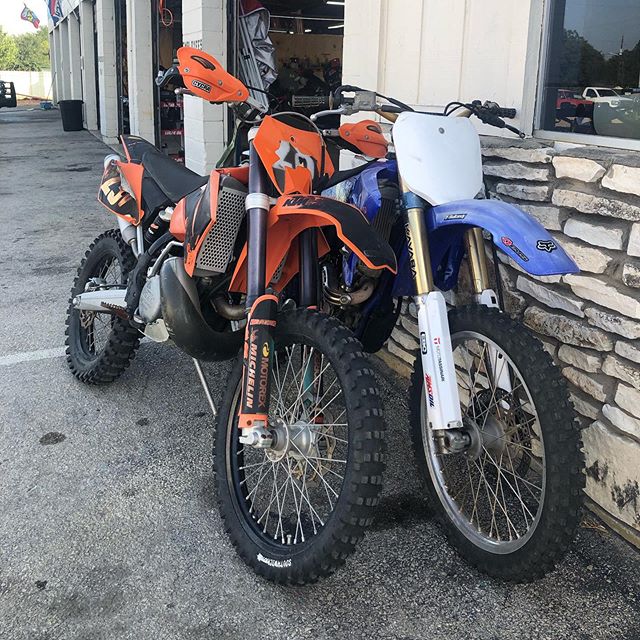 2 stroke or 4 stroke? Which do ya&rsquo;ll prefer for the trails around here and why? #ktm #yamaha #2stroke #4stroke #motorcycle #dirtbike #trailriding #honda #enduro #sanmarcos #sanmarcosmotorcycles