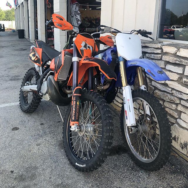 2 stroke or 4 stroke? Which do ya’ll prefer for the trails around here and why? #ktm #yamaha #2stroke #4stroke #motorcycle #dirtbike #trailriding #honda #enduro #sanmarcos #sanmarcosmotorcycles