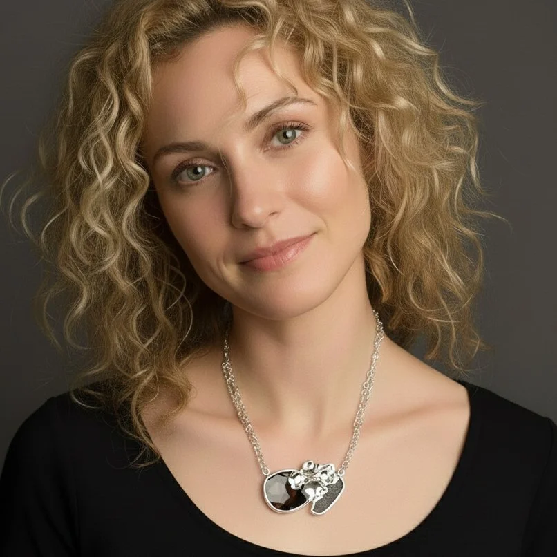 sarah-black-flower2sq-6933803f4117a.jpg