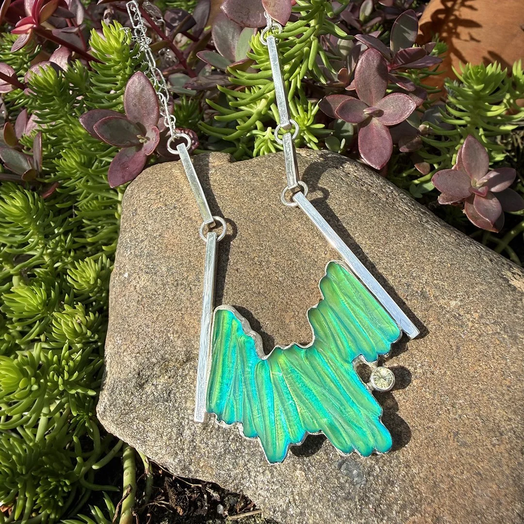 suspension-necklace-outside.jpg