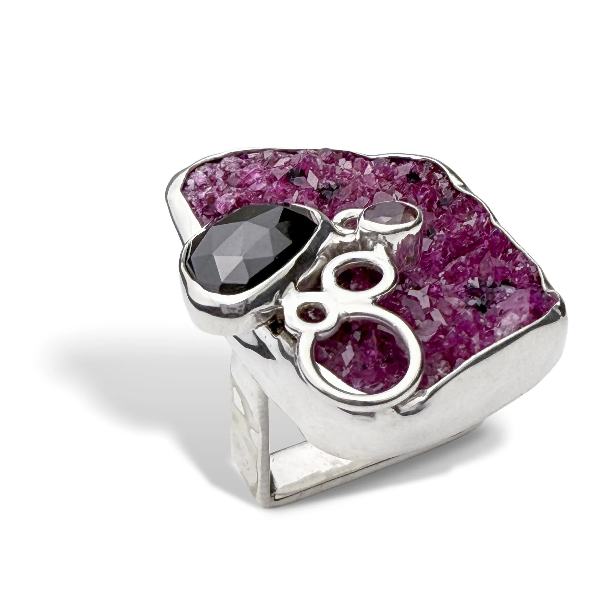 mulberry-ring-cobalto-calcite-spinel.jpg
