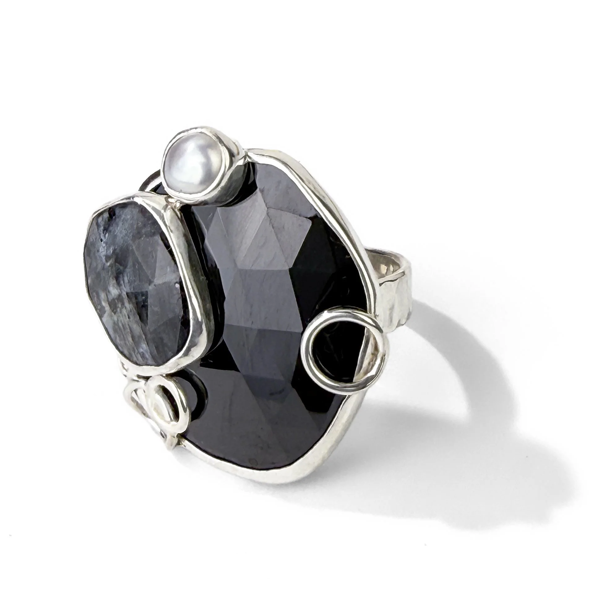 eclipse-ring-spinel-larvikite-pearl.jpg