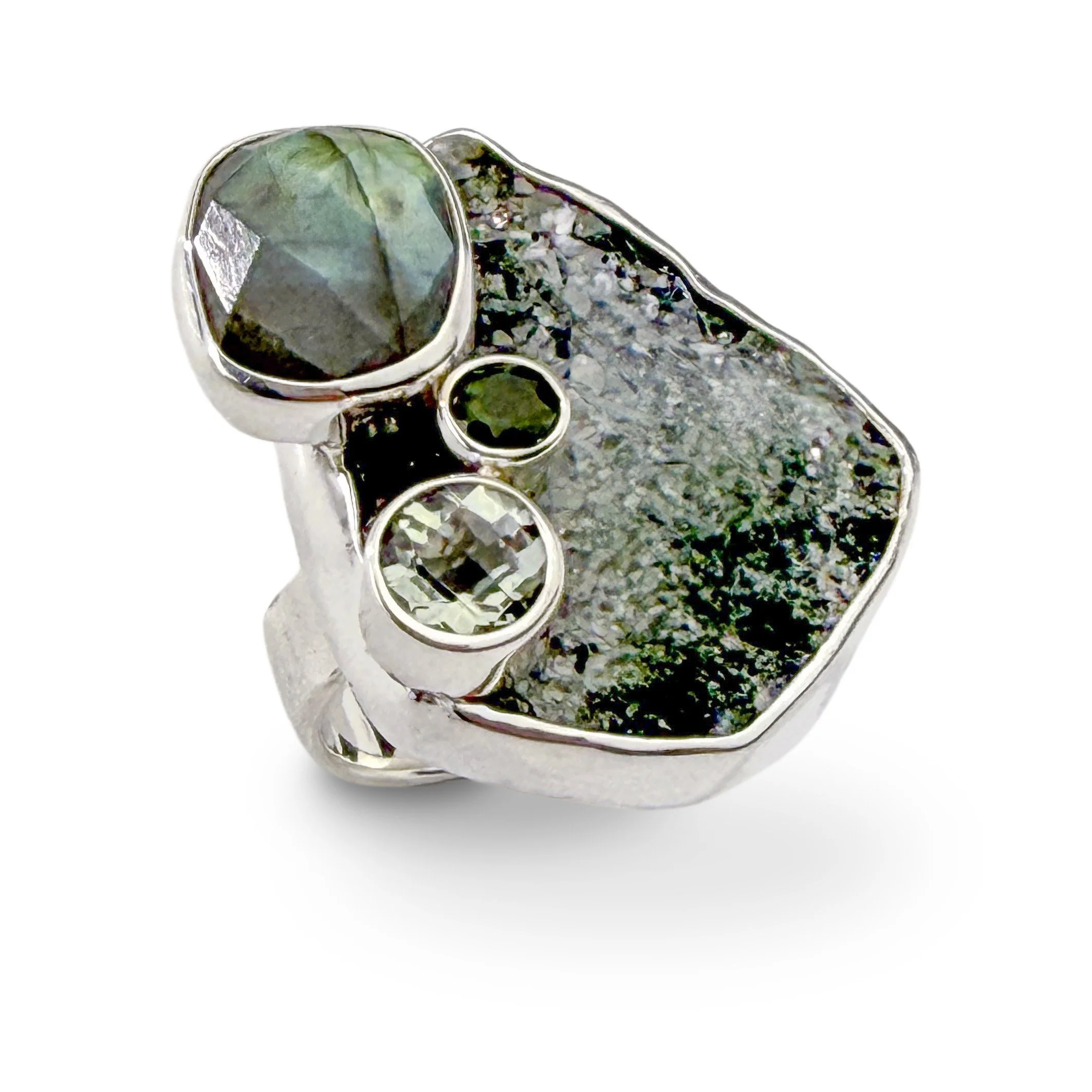 glittering-moss-ring-prasiolite-labradorite-turmaline-6ade9b5ad4462.jpg