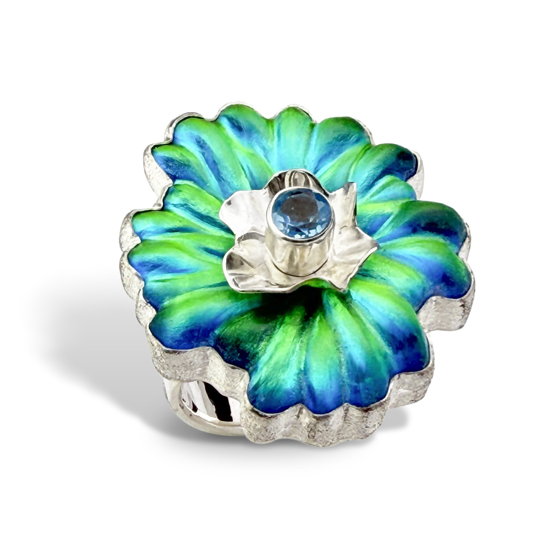 garden-party-ring-green-standing.jpg