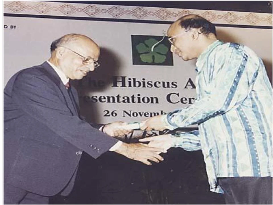 5_Milestone_Motorola_1996.jpg