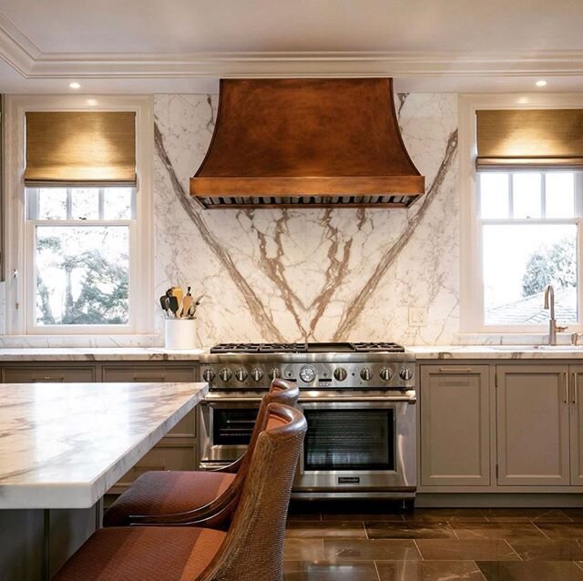 || B O O K M &Lambda; T C H &Xi; D || The veining + design created by these bookmatched marble slabs is simply stunning! The copper hood + elegant roman shades are beautiful details that provide the perfect finishing touch!