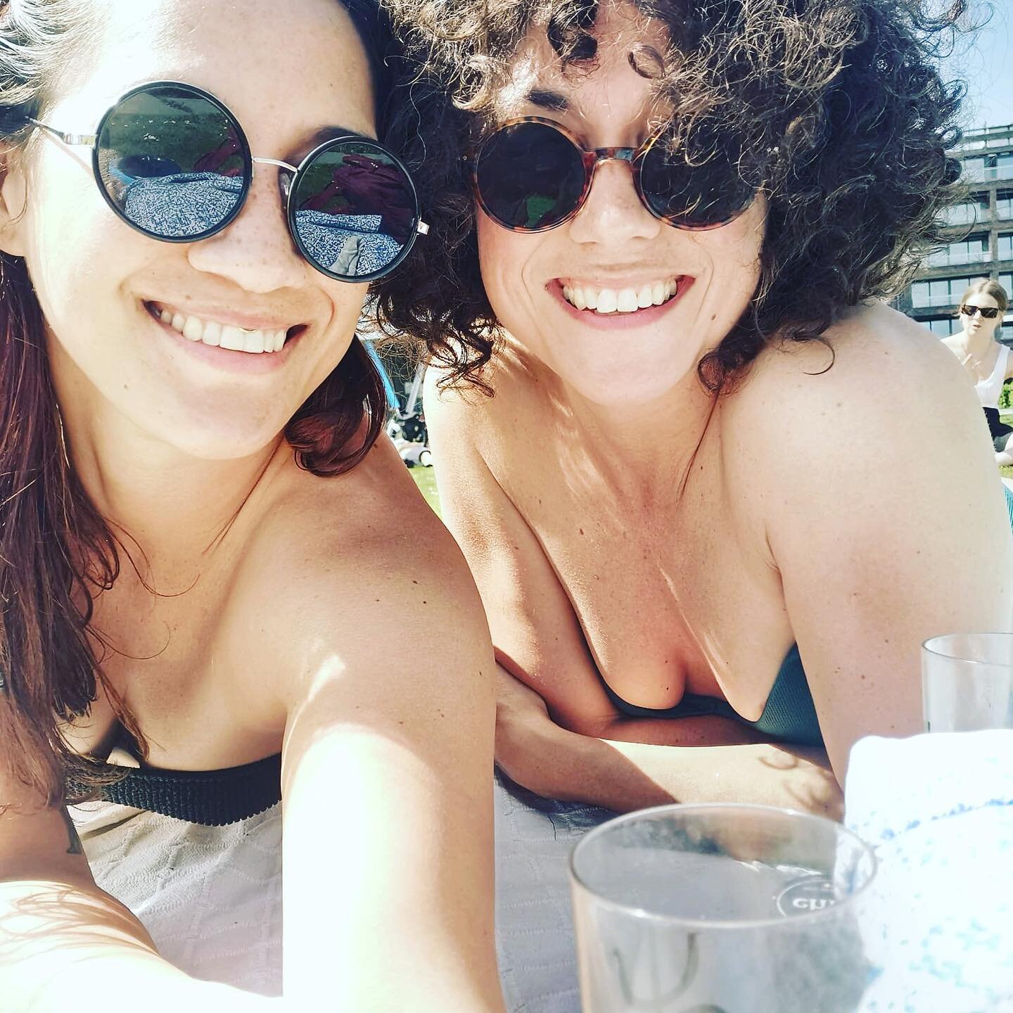 #Love my #girlfriends &hearts;️&hearts;️&hearts;️

#sun #sunny #amsterdam #actress #chilling #bythewater #sunbathing #summer2022 #acting #female #sunnysideup #qualitytime