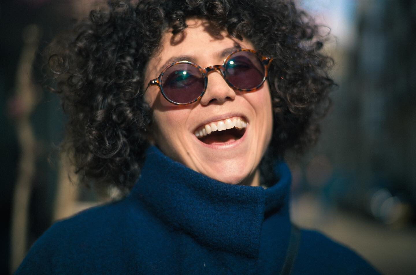 It is true. I have a loud and contagious laughter.

#laugh #actress #acting #filmmaking #photography #instadaily #photoshoot #spring #2023 #mama #smile #curls #character #amsterdam #turkish #swedish @photosarebullets