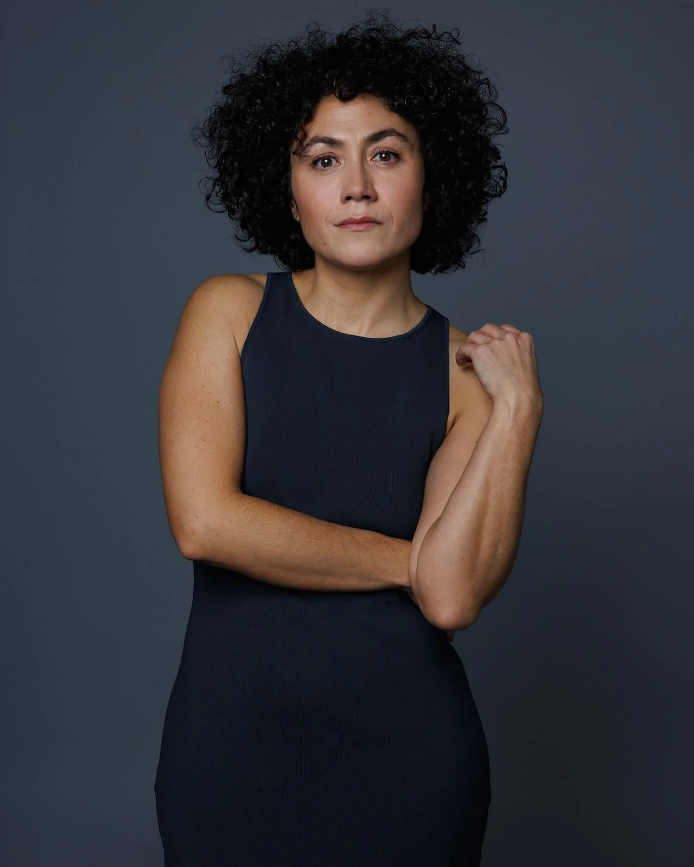 Have I ever mentioned that I love #december? And #winter, for that matter? Not only because it is my birthday month 😉🎈 But also it feeds me with the right type of #melancholia and I love layers.

#Headshots kept coming. Book your session with @nath