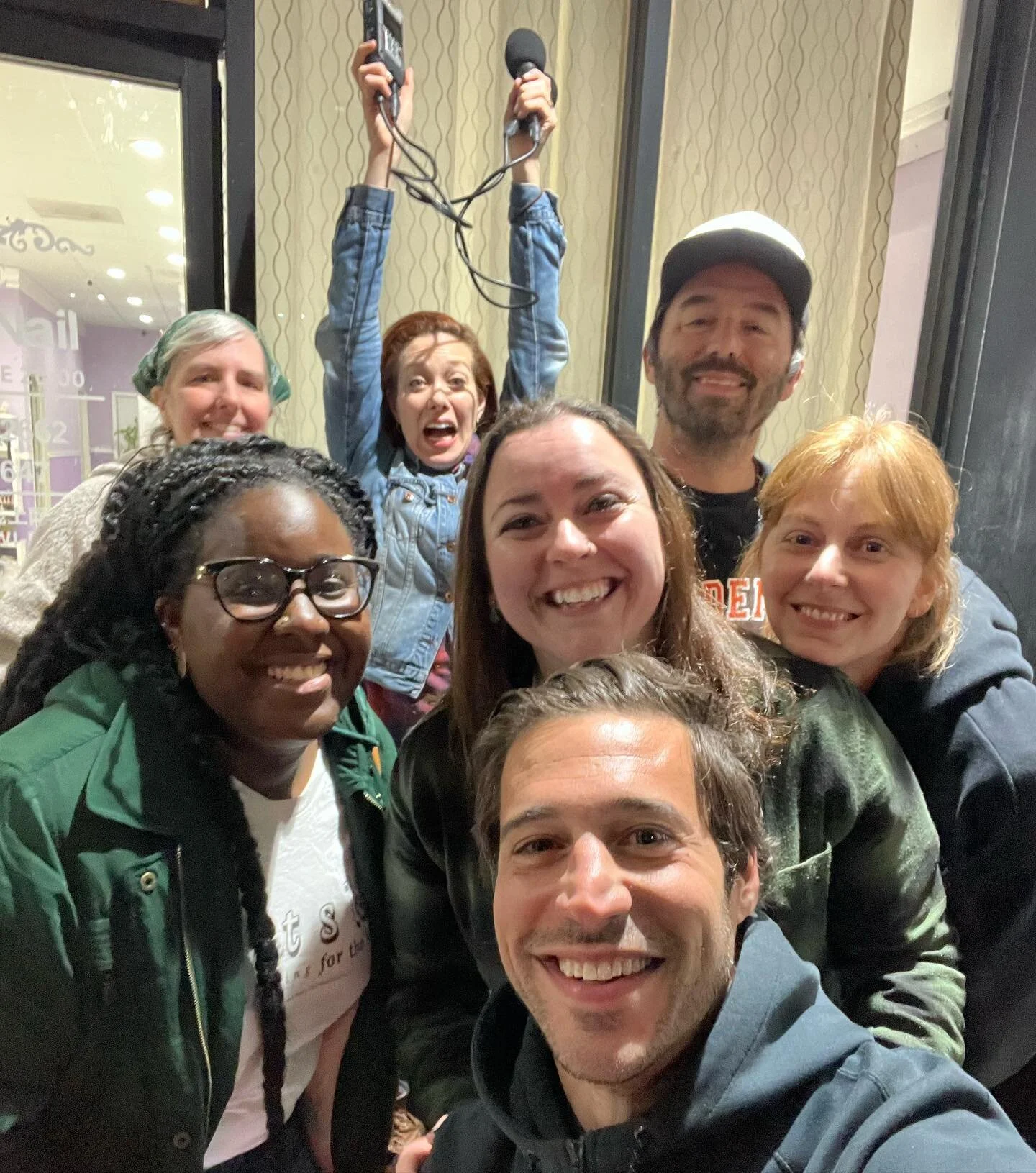 On Sunday I made some old friends + beloved Ologists meet me in a CVS parking lot to wait for hundreds of screaming feral parrots. Loved every minute.