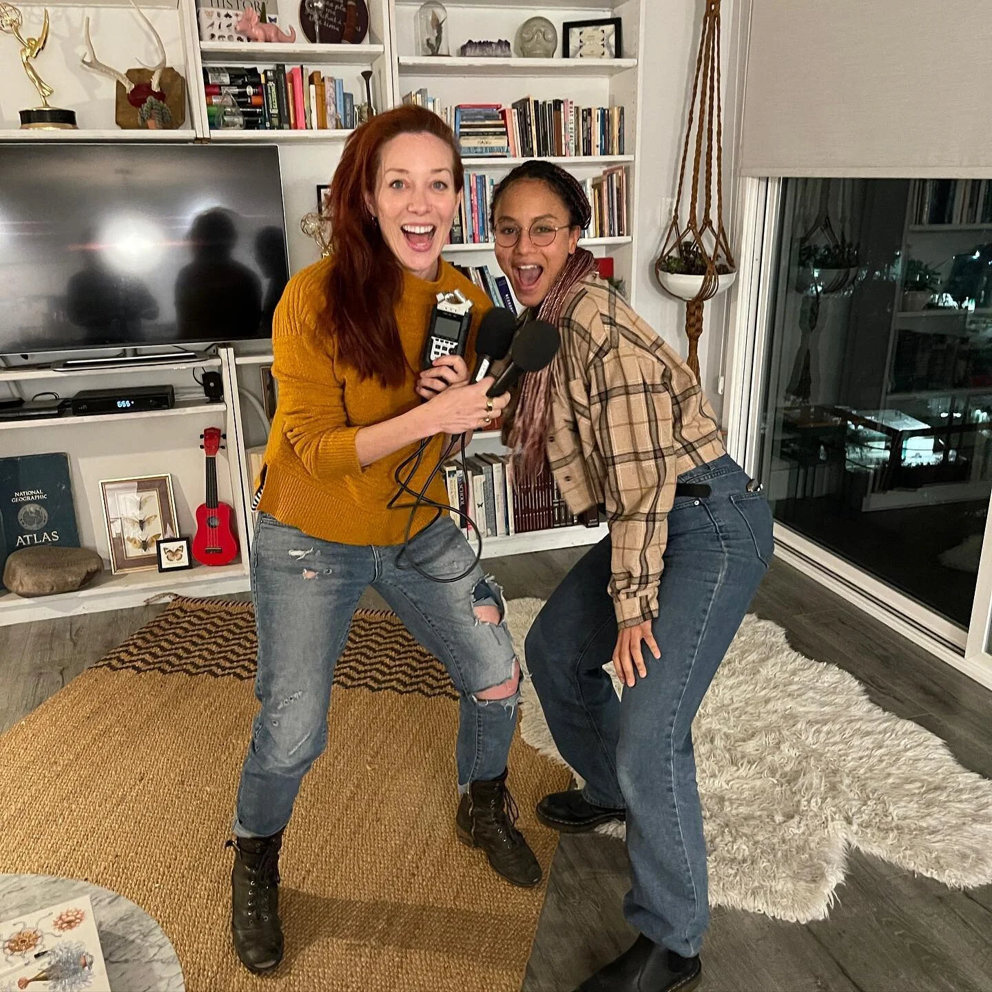 MELANINOLOGY &mdash; skin &amp; hair pigment &mdash; is up @ologies with biological anthropologist Dr. @tinalasisi and she is so brilliant &amp; hilarious &amp; informative. We cover WHY there&rsquo;s a range of human skin pigmentation, where melanin