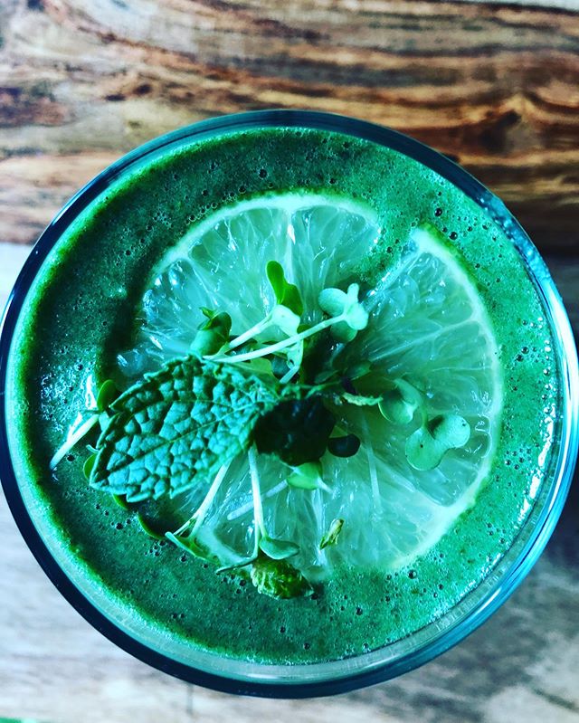 🥤Smoothies! 🥤
@sweetcitymicros 🌱
&amp;
@soulfresh.proteins 🦠
________________

Sprouts &amp; Spirulina Green Drink
.....................................
2 Cups Fresh Spinach
1 Cup Fresh Mint
1 Cup Broccoli Sprouts 🌱
1 Tsp Spirulina 🦠
1 Lime Jui