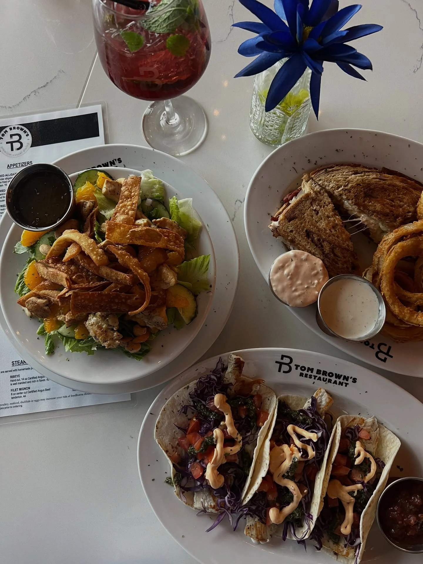 NEW! LUNCH at @tombrownshuntsville 

The original Tom Browns in Madison has recently closed, but TB dinner spot in south huntsville is still open and now offering lunch along with their dinner!

We tried a variety of options new to LUNCH and while th
