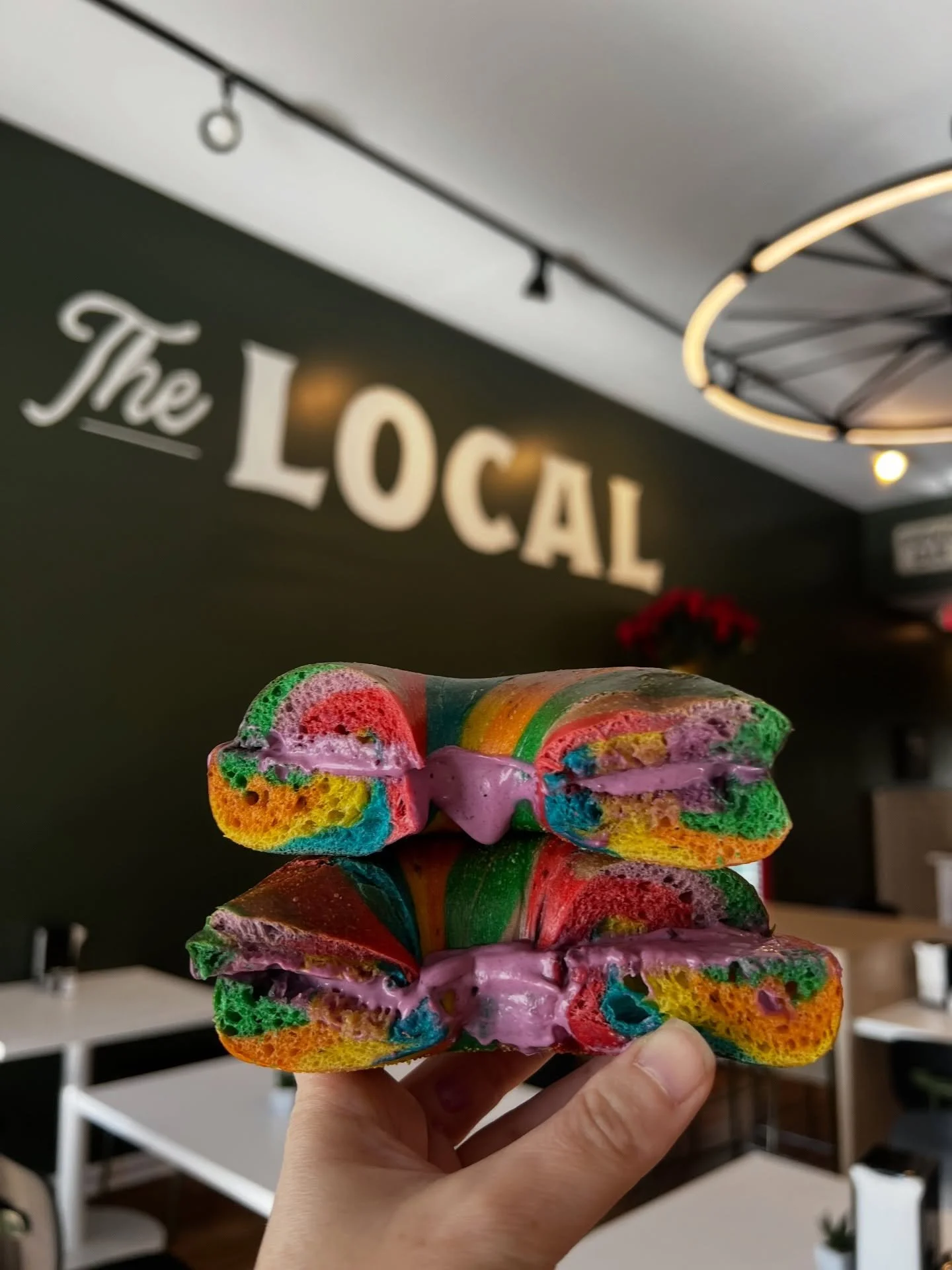 🥯 The LOCAL is now open for BREAKFAST too!☀️ 
@thelocal_hsv 

🥐This new deli in downtown Huntsville can now serve you breakfast favorites like:
Bagels
Breakfast Burritos 
English Muffins
Croissants 

Plain or stuffed with egg, cheese, bacon, sausag