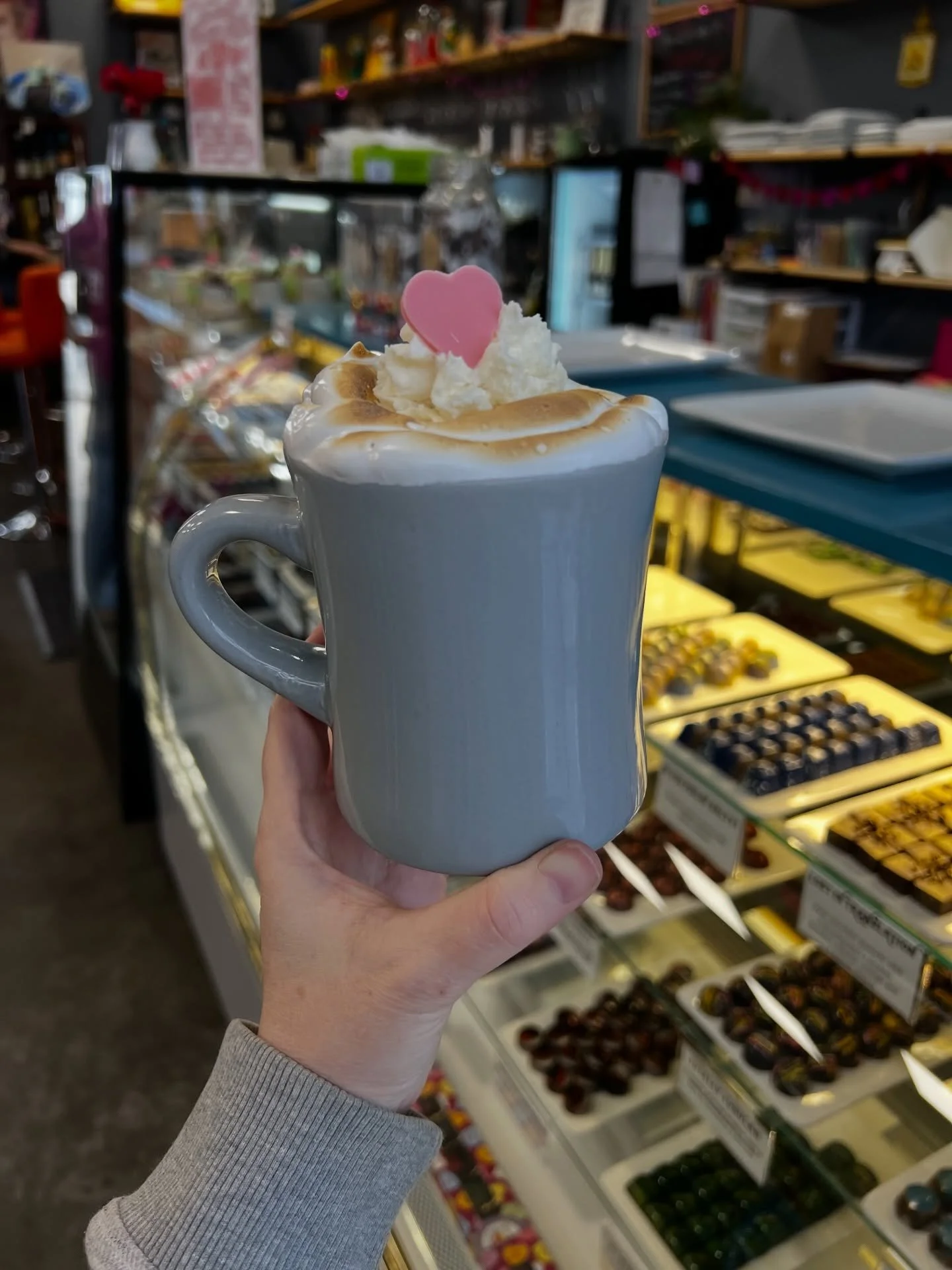 Toasted Marshmallow Drinking Chocolate ✨
Is the next level treat your soul needs right now🍫 
(Though definitely split worthy because it&rsquo;s so rich) 

While you&rsquo;re in here picking up your award winning artisan chocolates- grab a treat for 