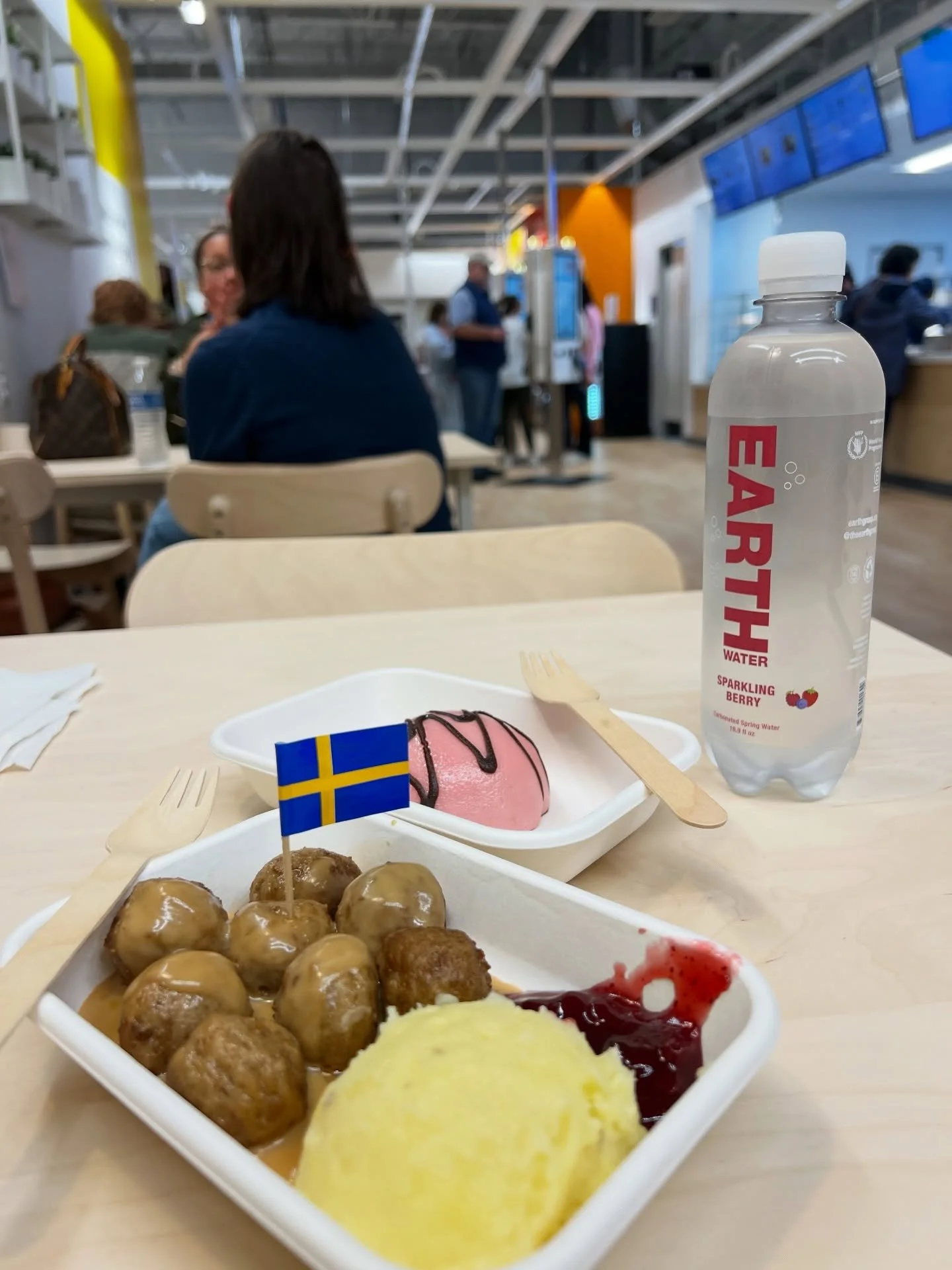 IKEA ✨ 🇸🇪 in Alabama 
@ikeausa 

FIRST in Alabama! This is a smaller version of this superstore but it still feels HUGE! 🛒

This version of the store still has the iconic food court offering Swedish Meatballs or Veggie balls served with mashed pot