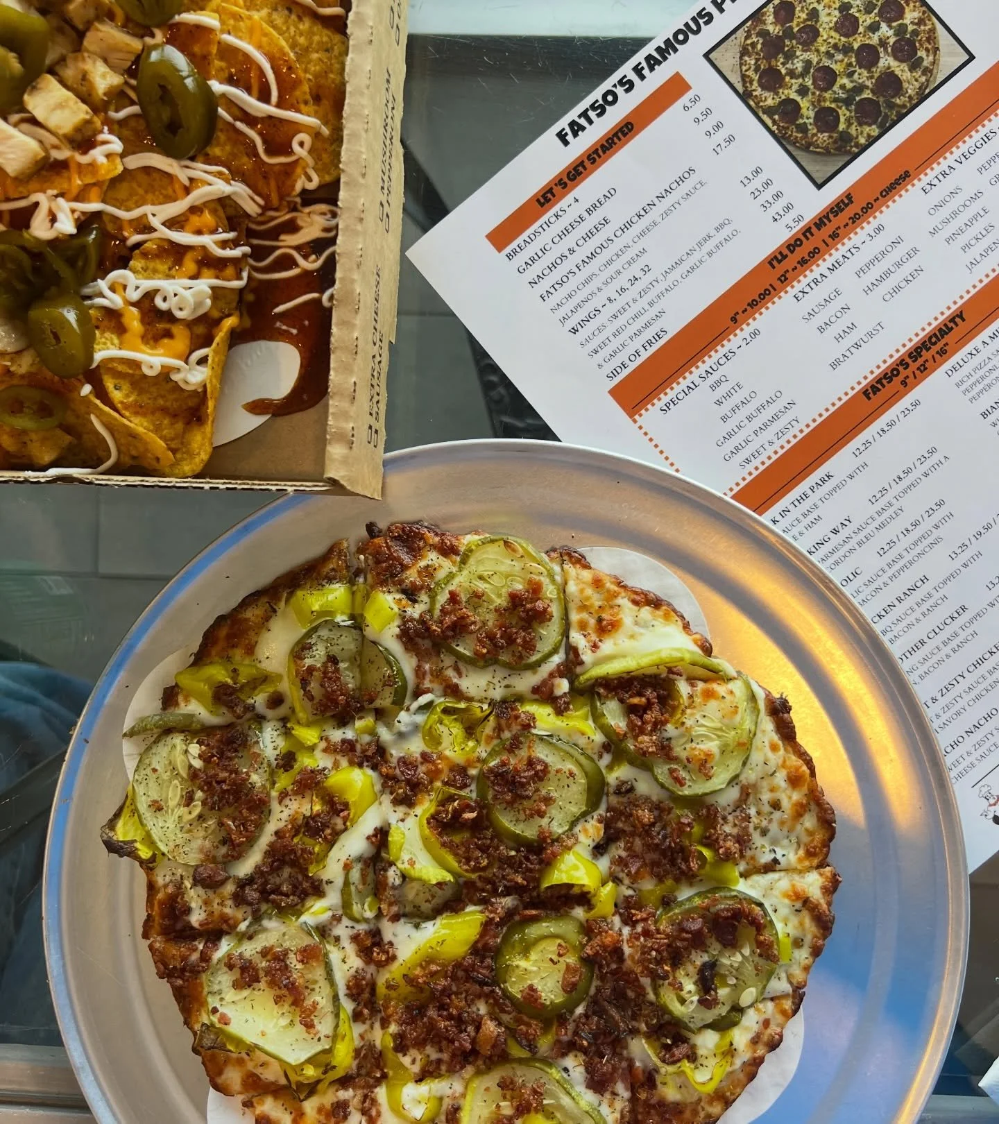 NEW ✨

FATSO&rsquo;s FAMOUS PIZZA 🍕 
&ldquo;deliciously thin crust&rdquo;

We loved this little pizza dive located in a shopping center in South Huntsville.

🍕 We ordered:
Chicken Nachos
Half Pepperoni/ Half Cheese Pizza
Wings 
🥒 Pickle Paradise 
