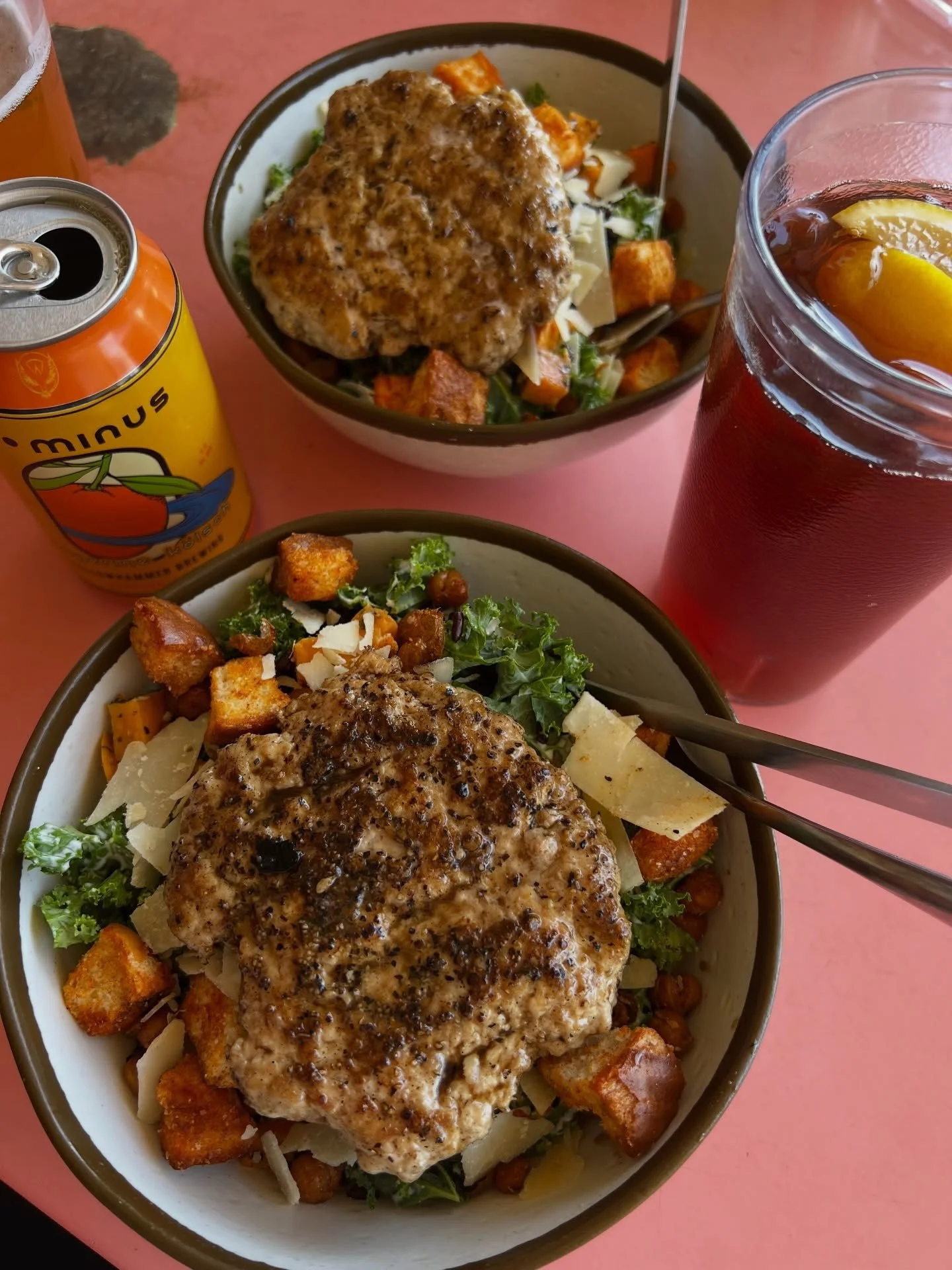 Grass fed &amp; Locally Sourced 🌱 

FARM BURGER 🍔 
@farmburgerhuntsville 

One of my go to orders here is the MARKET SALAD with a Chicken Burger  Patty 😋 

This salad rotates and changes with what&rsquo;s locally available and often has crispy chi