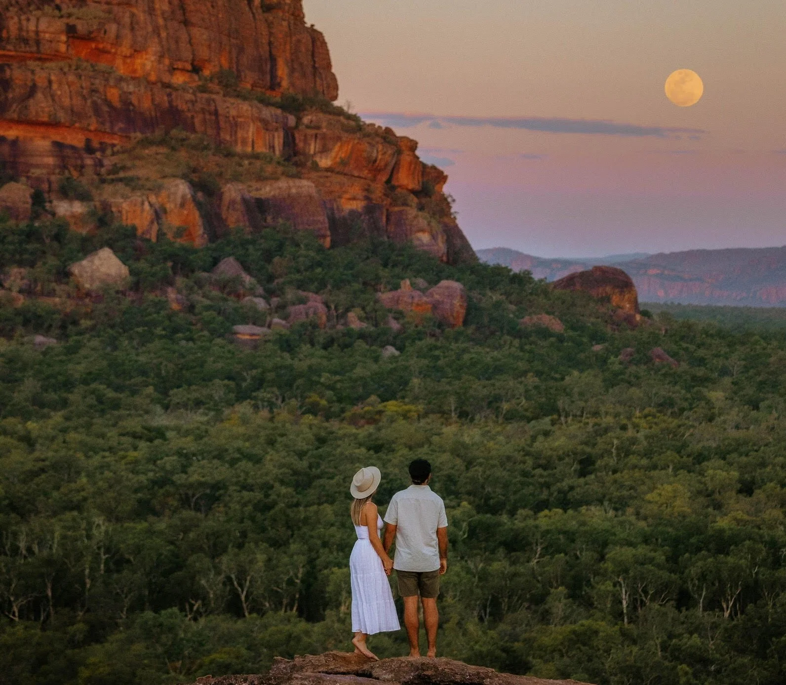 past trip - the wow escape in uluru with hayley and kyle take two