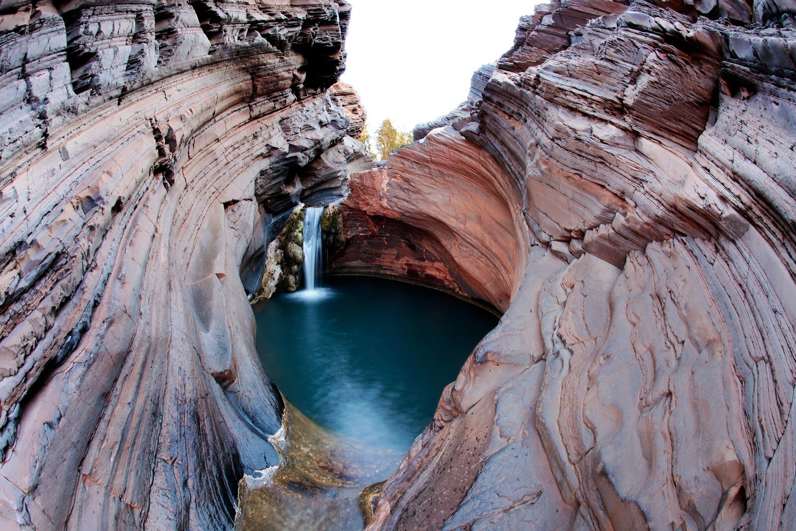 instagram famous: the spa pool at hammersley's gorge, karijini national park