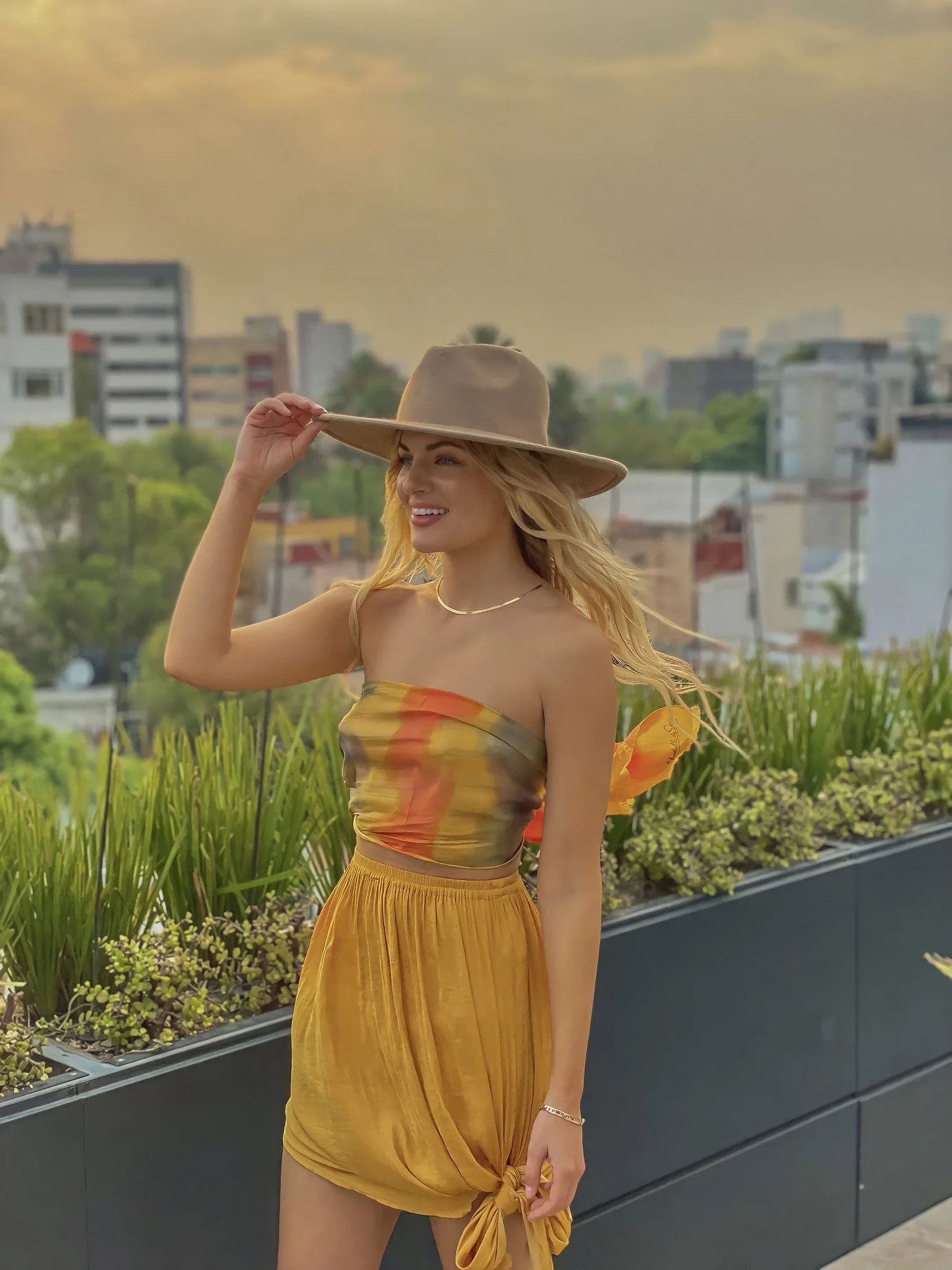 the women's we-moon with thirty waves in morocco