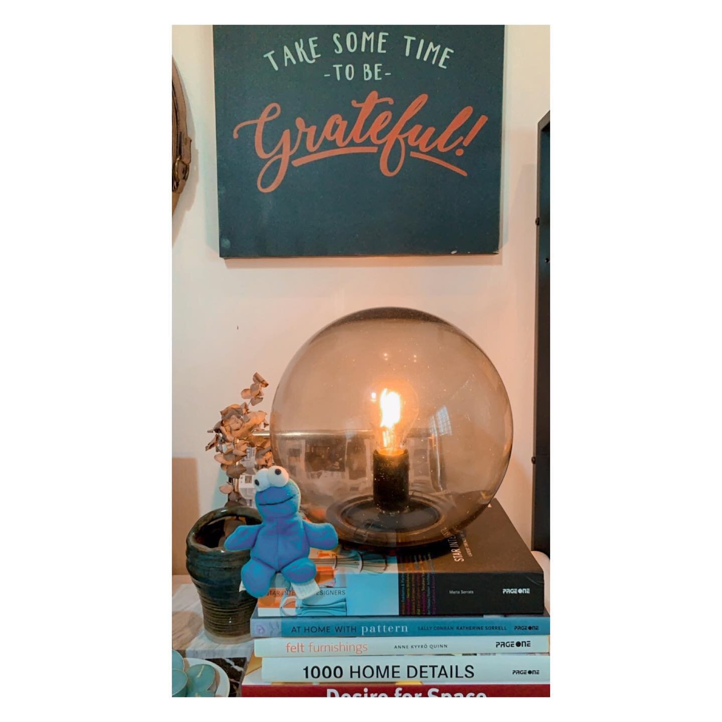 Lifestyle - Take some time to be #Grateful 💡
生活方式 - 用一些时间感激
#decor #cornerofmyhome #style #cookiemonster #ikea #ikeatablelamp #interiordesign #interiordesigning #singaporeinteriordesign&nbsp;#singaporedesign&nbsp;#singaporeinterior&nbsp;#interiorspa