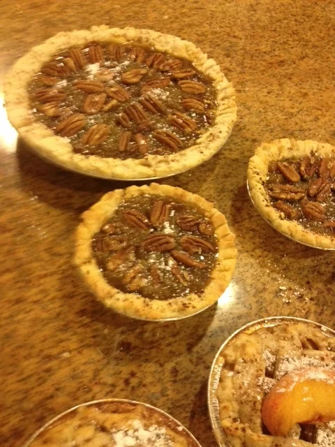 Pecans, peaches, perfect crust in a mini pie just right for wolfing down alone!!! Or for sharing................ (just kidding)