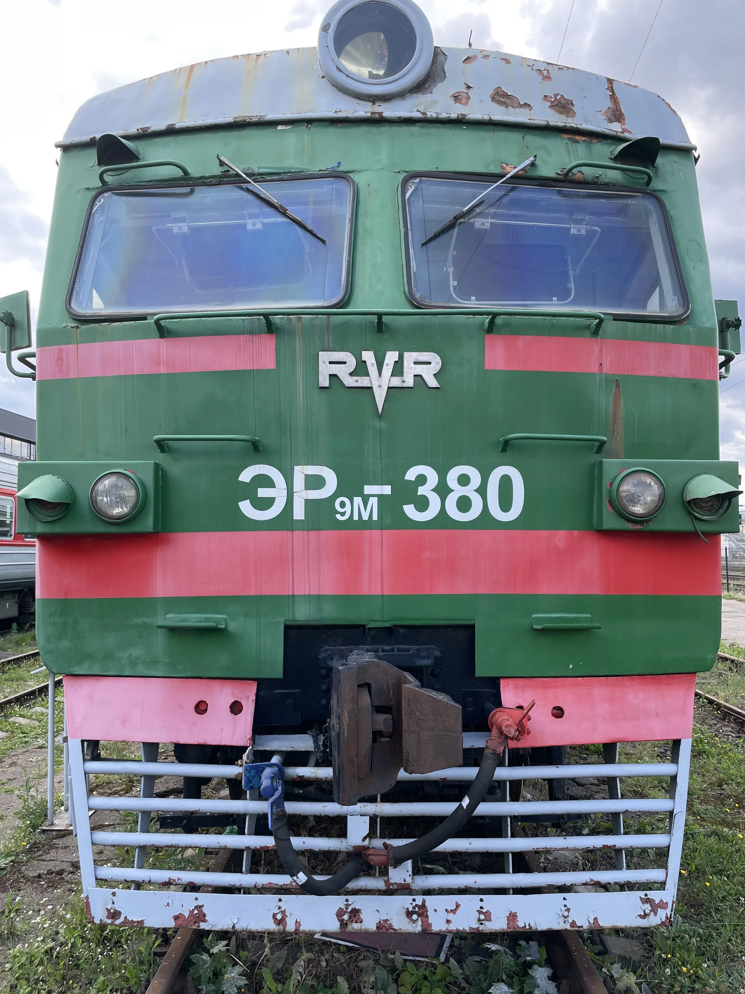 På andra sidan spåren