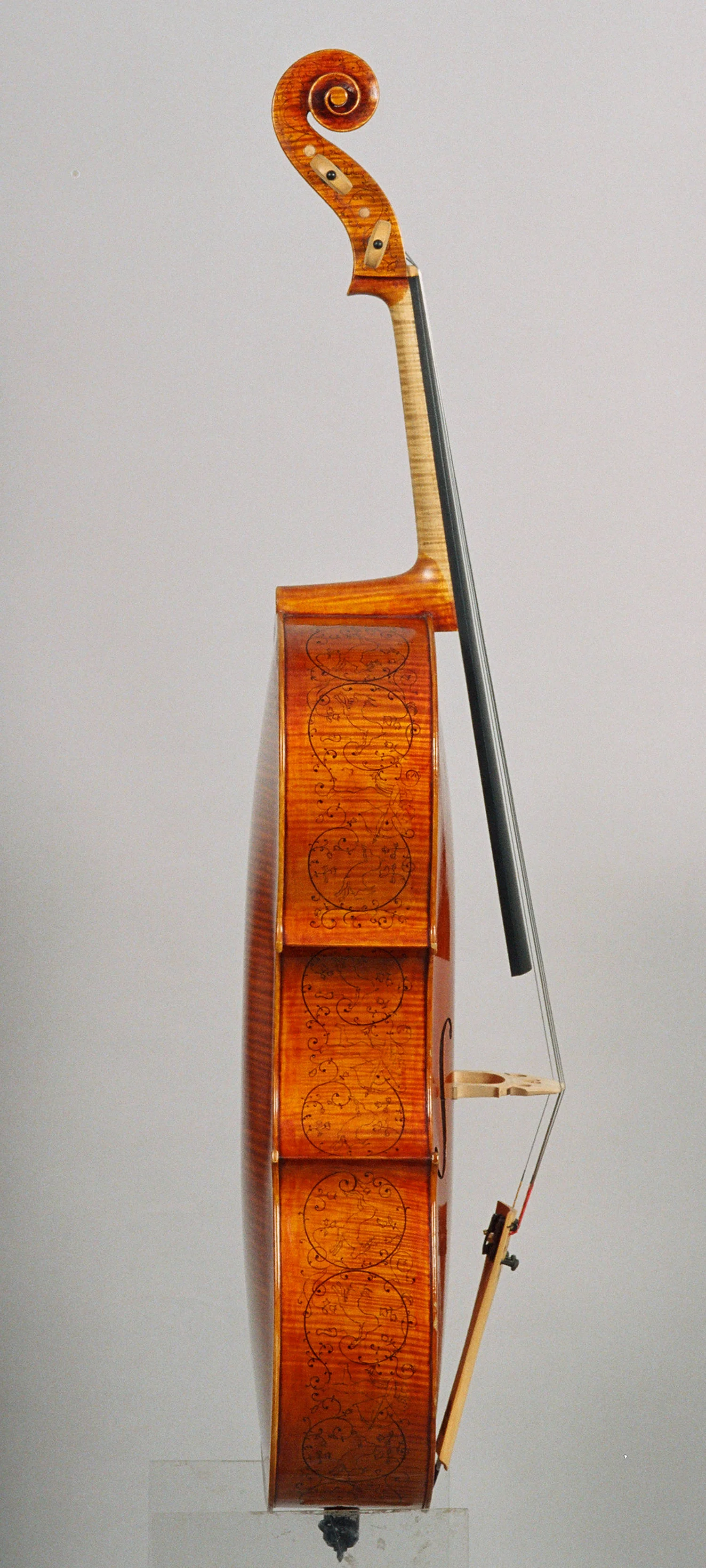 violoncello-intarstiato-1991-fianco.jpeg