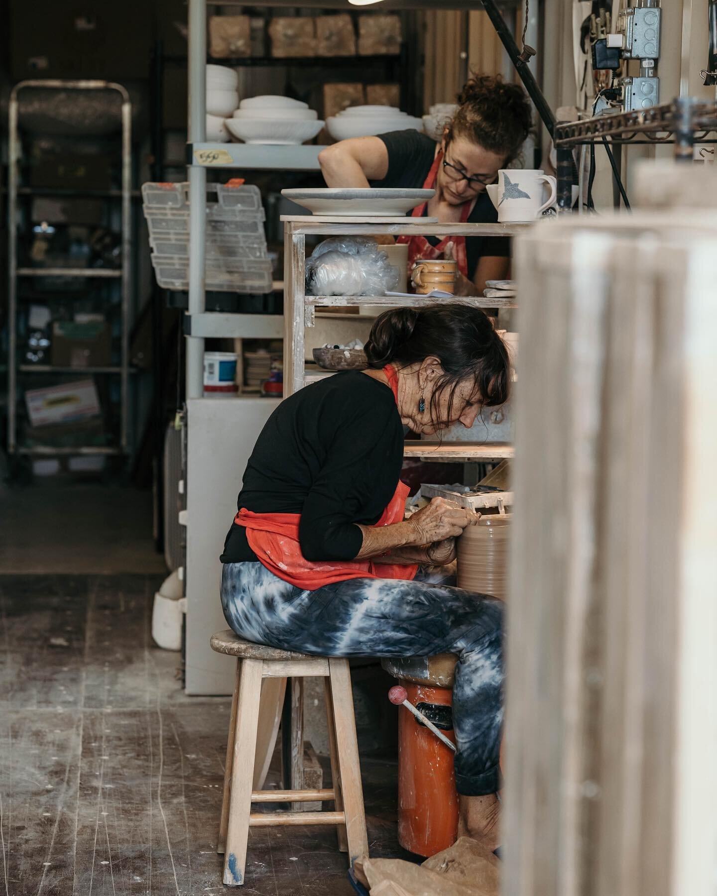 #markersgonnamake, can&rsquo;t stop won&rsquo;t stop. 
.
.
.
.
.
#create #potterystudio #potterychicks #studiolife #focus #stoneware #porcelain #bmix #throwpots #makecreateinspire 📸@sarahbswan