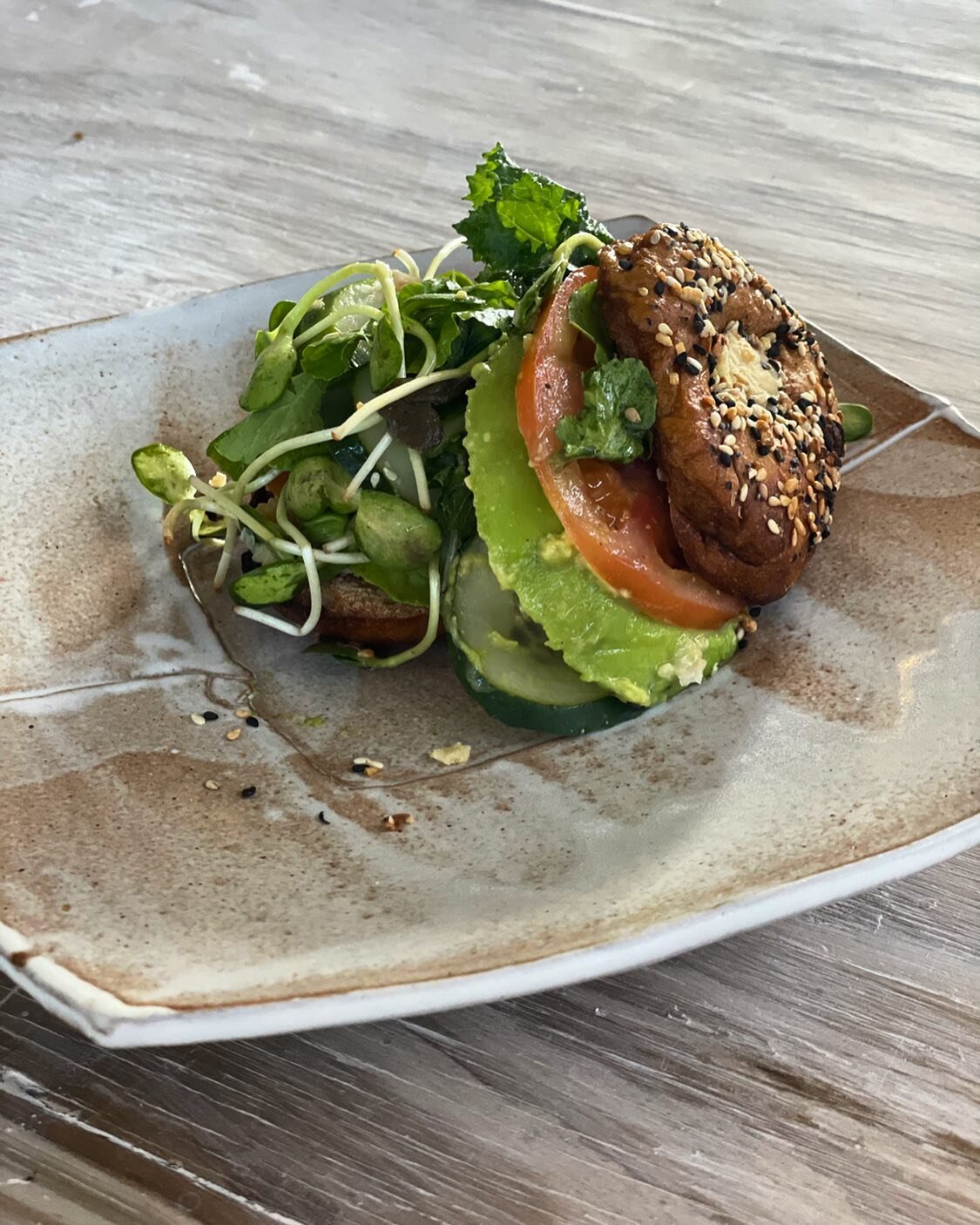 Starting the morning off right! 
Homemade bagel, local greens from Josephine&rsquo;s greens  and breakfast from Calabash Boom Market served on my @birdiebooneceramics plate !
.
.
.
.
#localgreens #josephinesgreens #birdiebooneceramics #stonewarepotte