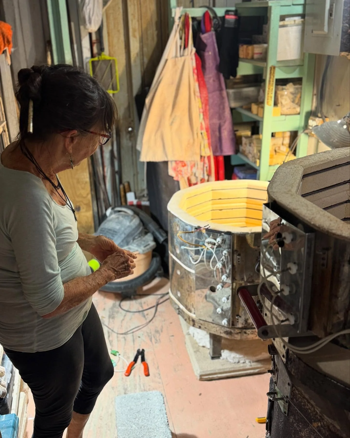 Just a little Thursday vibes&hellip;.

#potterygirls #createsomething #thursdayopenstudio #stjohnvipottery #coralbay